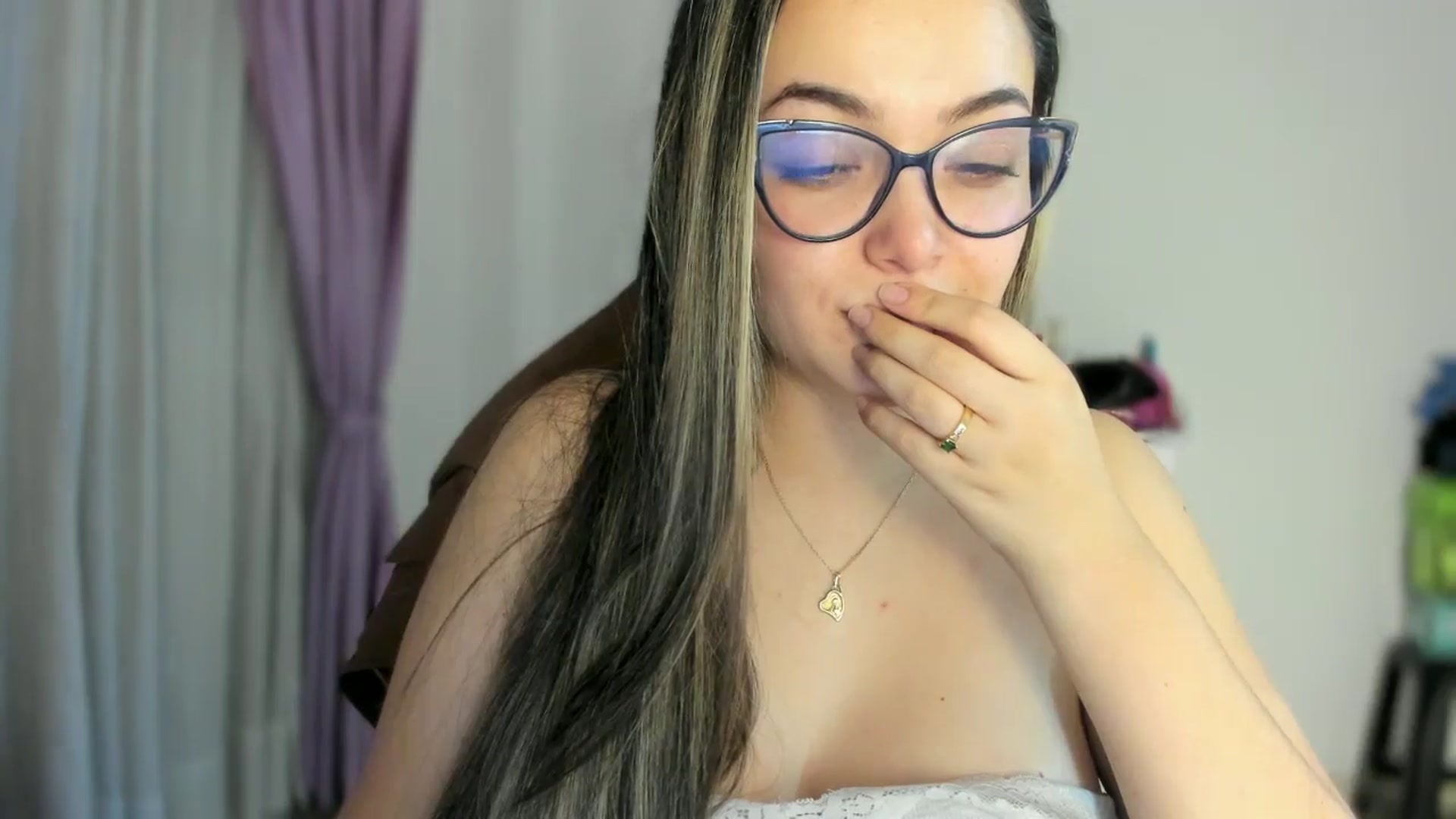 Gallery image thumbnail from Angel98_'s myfreecams stream on, 11/10/2025, 04:26 image 16 of 20