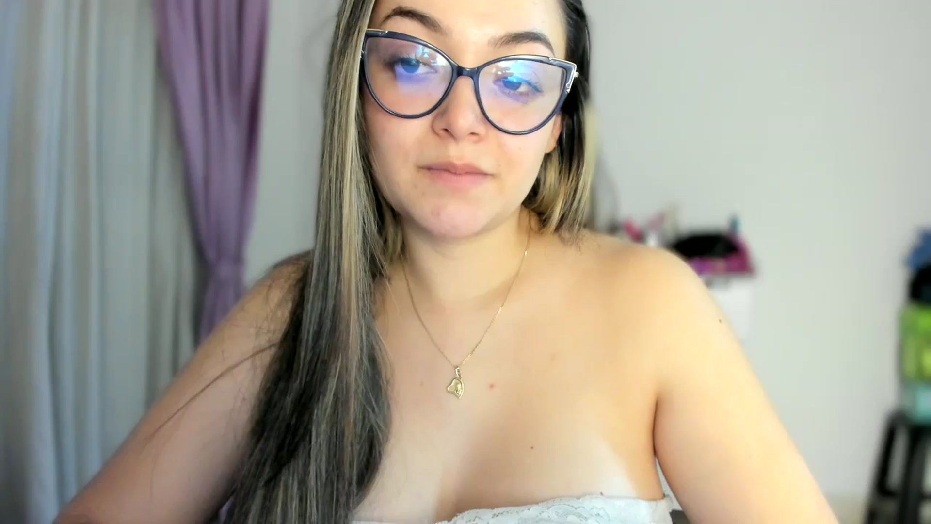 Gallery image thumbnail from Angel98_'s myfreecams stream on, 11/10/2025, 04:26 image 17 of 20