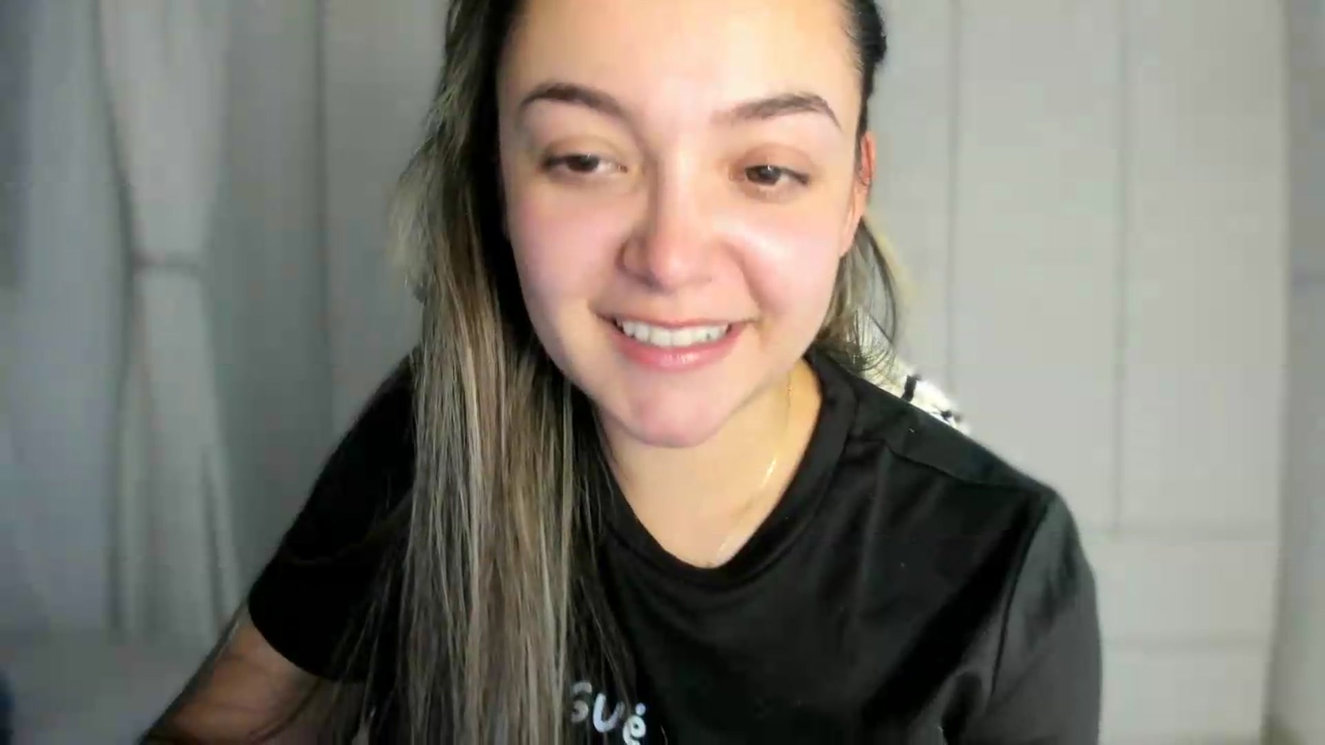 Gallery image thumbnail from Angel98_'s myfreecams stream on, 05/26/2026, 03:42 image 12 of 20