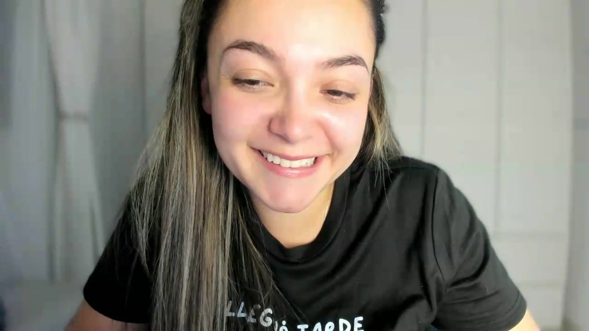 Gallery image thumbnail from Angel98_'s myfreecams stream on, 05/26/2026, 03:42 image 17 of 20
