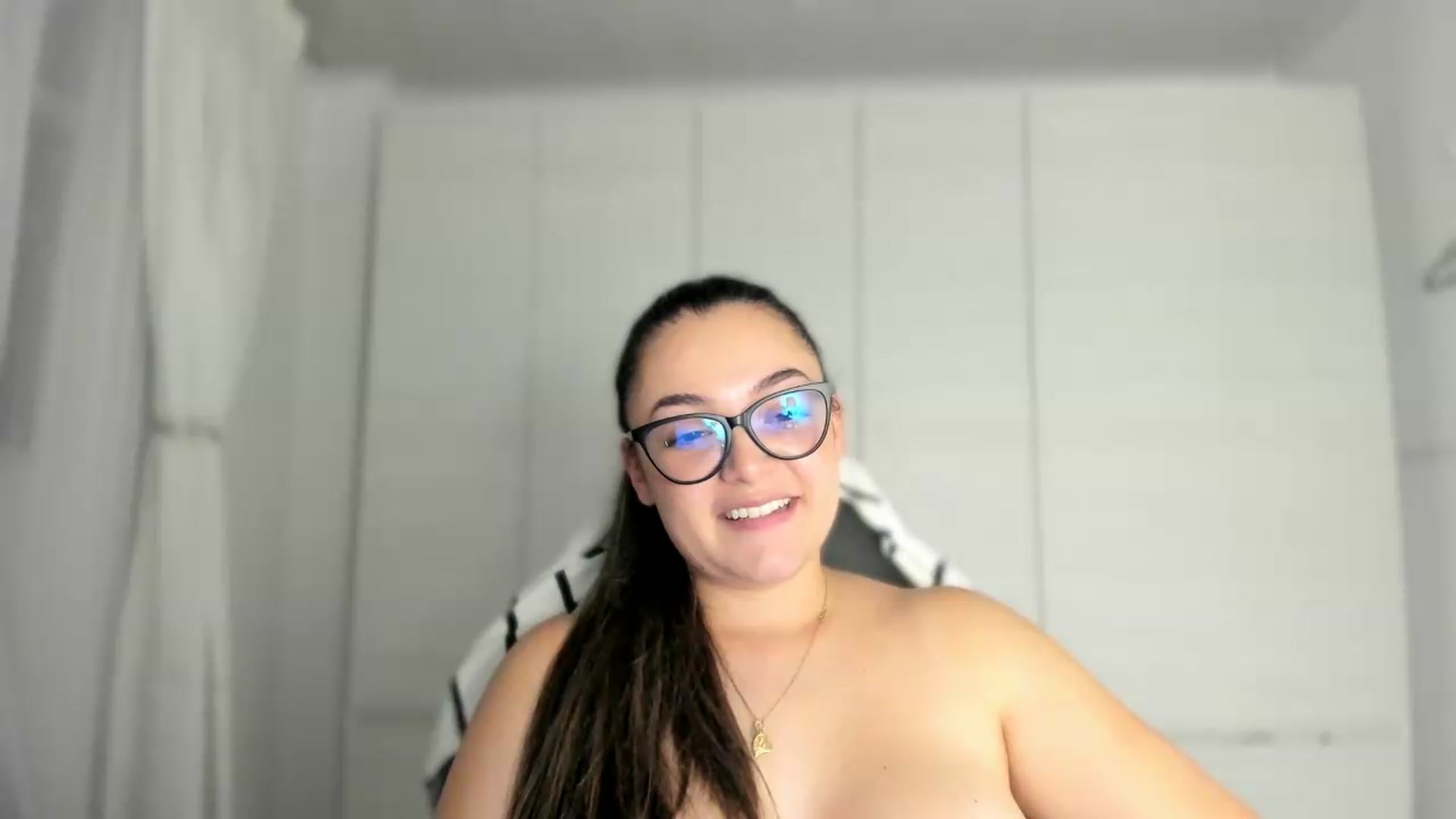 Gallery image thumbnail from Angel98_'s myfreecams stream on, 05/27/2026, 02:53 image 17 of 20