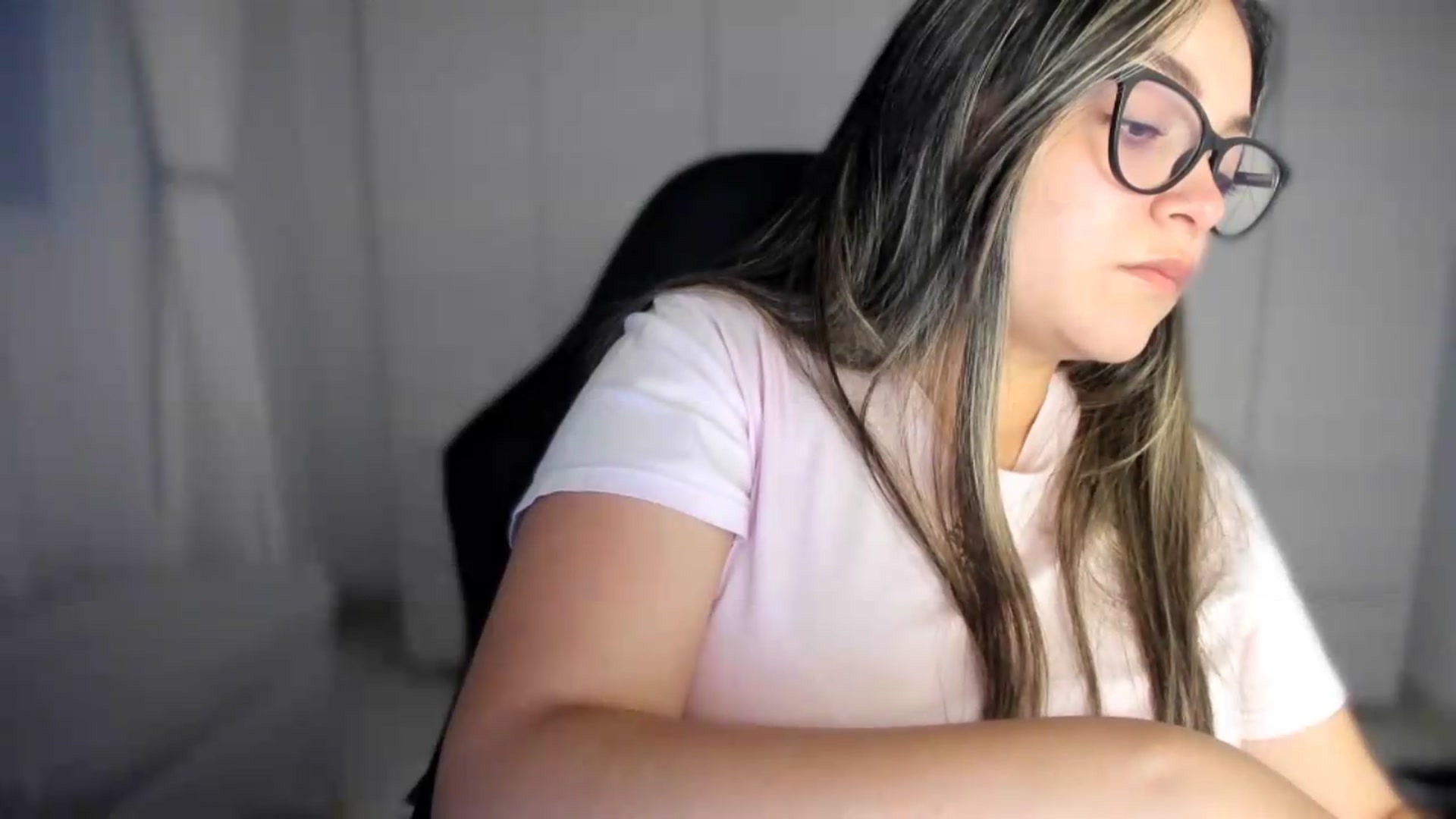 Gallery image thumbnail from Angel98_'s myfreecams stream on, 07/12/2026, 24:40 image 2 of 20