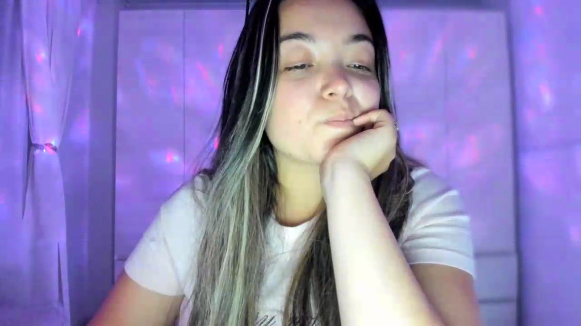Gallery image thumbnail from Angel98_'s myfreecams stream on, 08/12/2026, 02:07 image 12 of 20
