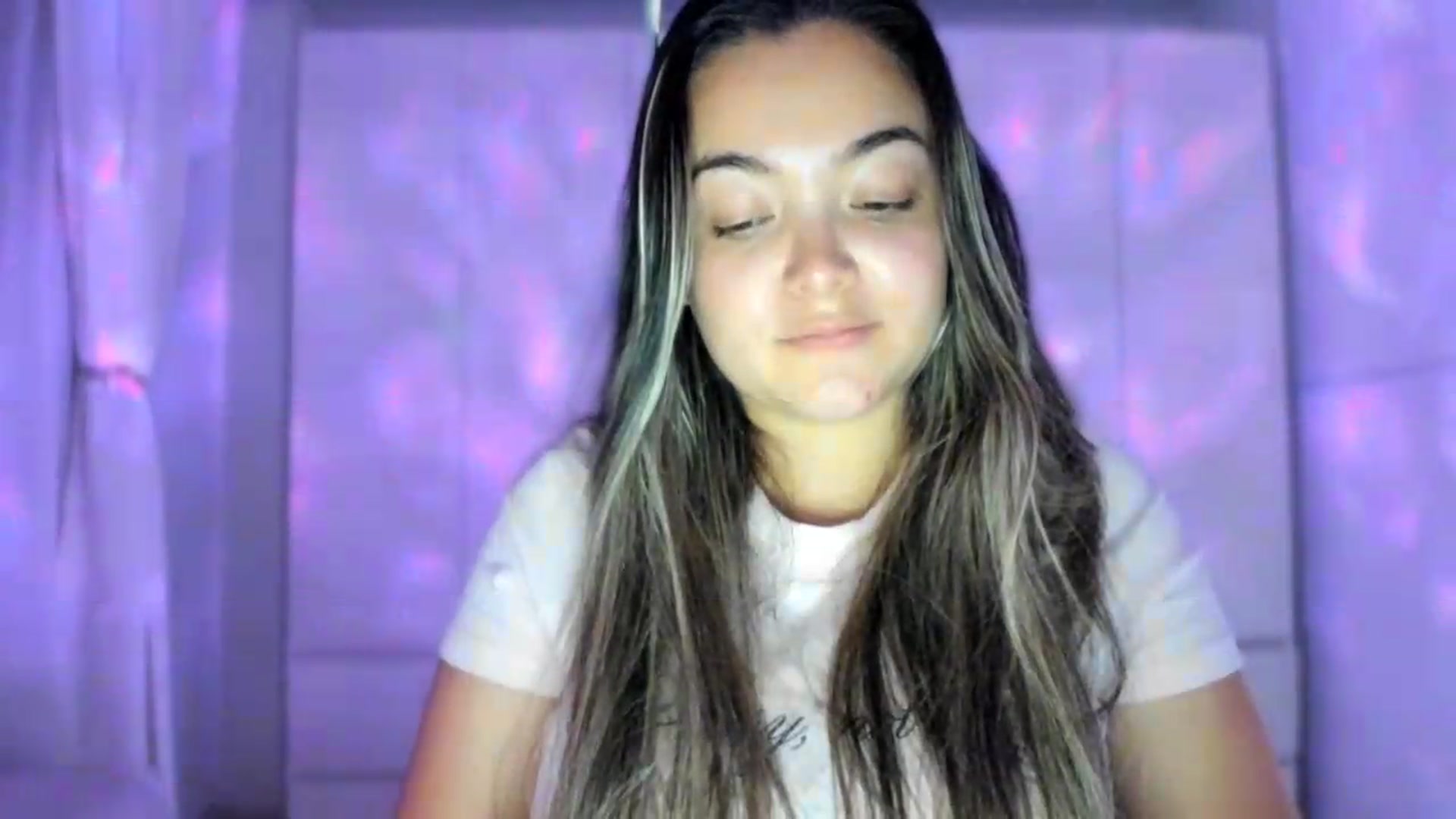 Gallery image thumbnail from Angel98_'s myfreecams stream on, 08/12/2026, 02:07 image 11 of 20