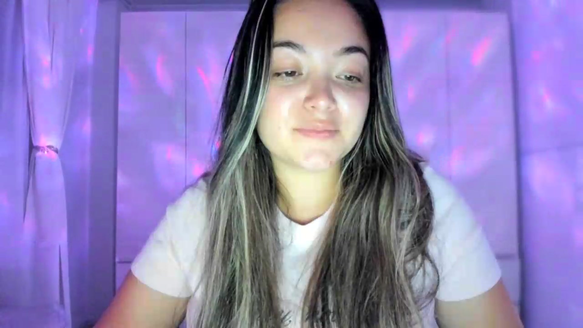 Gallery image thumbnail from Angel98_'s myfreecams stream on, 08/12/2026, 02:07 image 6 of 20
