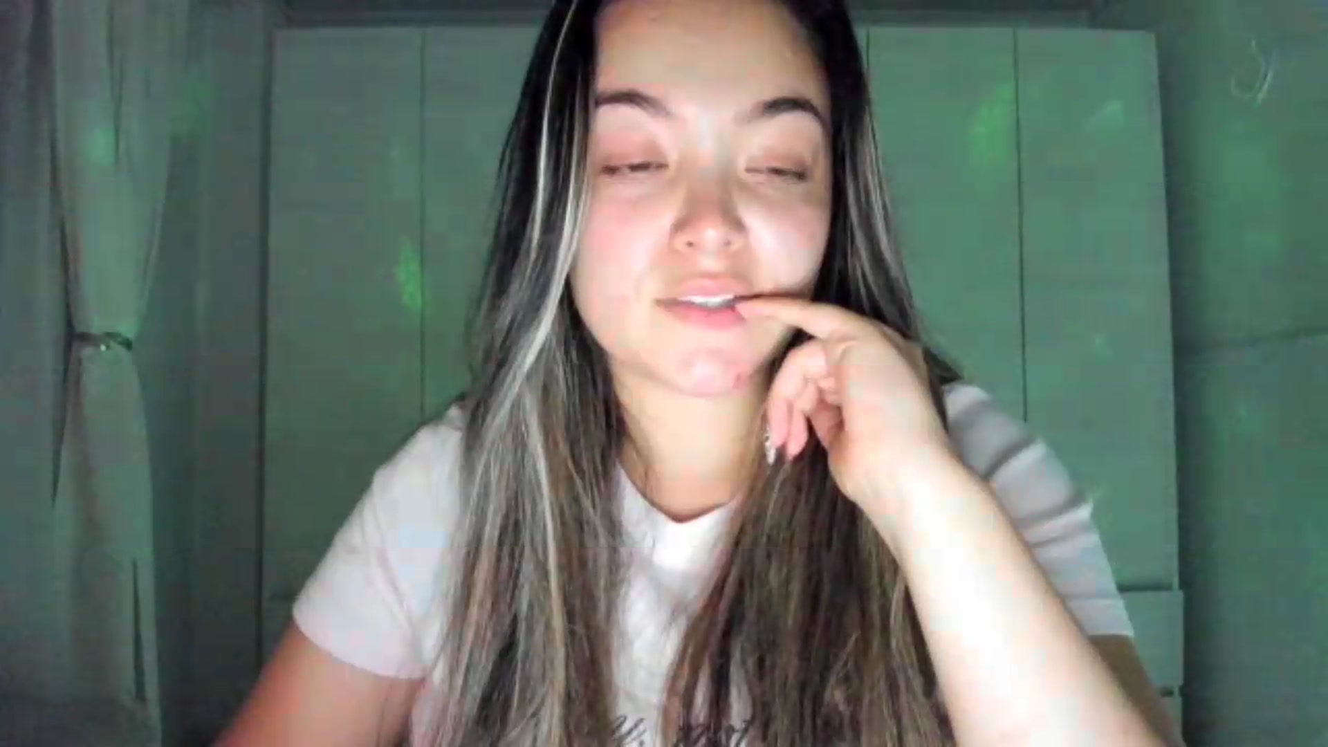 Gallery image thumbnail from Angel98_'s myfreecams stream on, 08/12/2026, 02:07 image 8 of 20