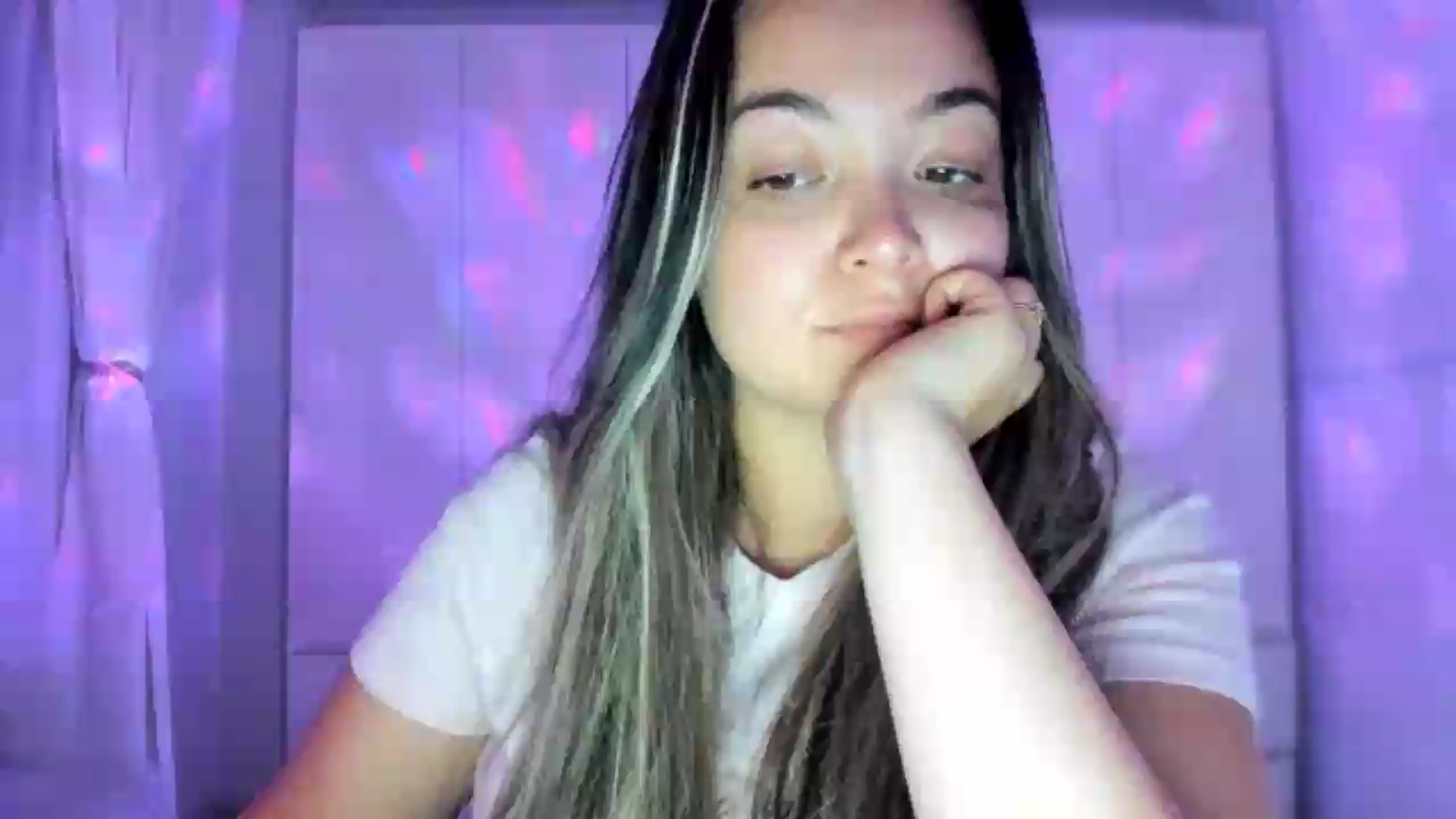 Gallery image thumbnail from Angel98_'s myfreecams stream on, 08/12/2026, 02:07 image 5 of 20