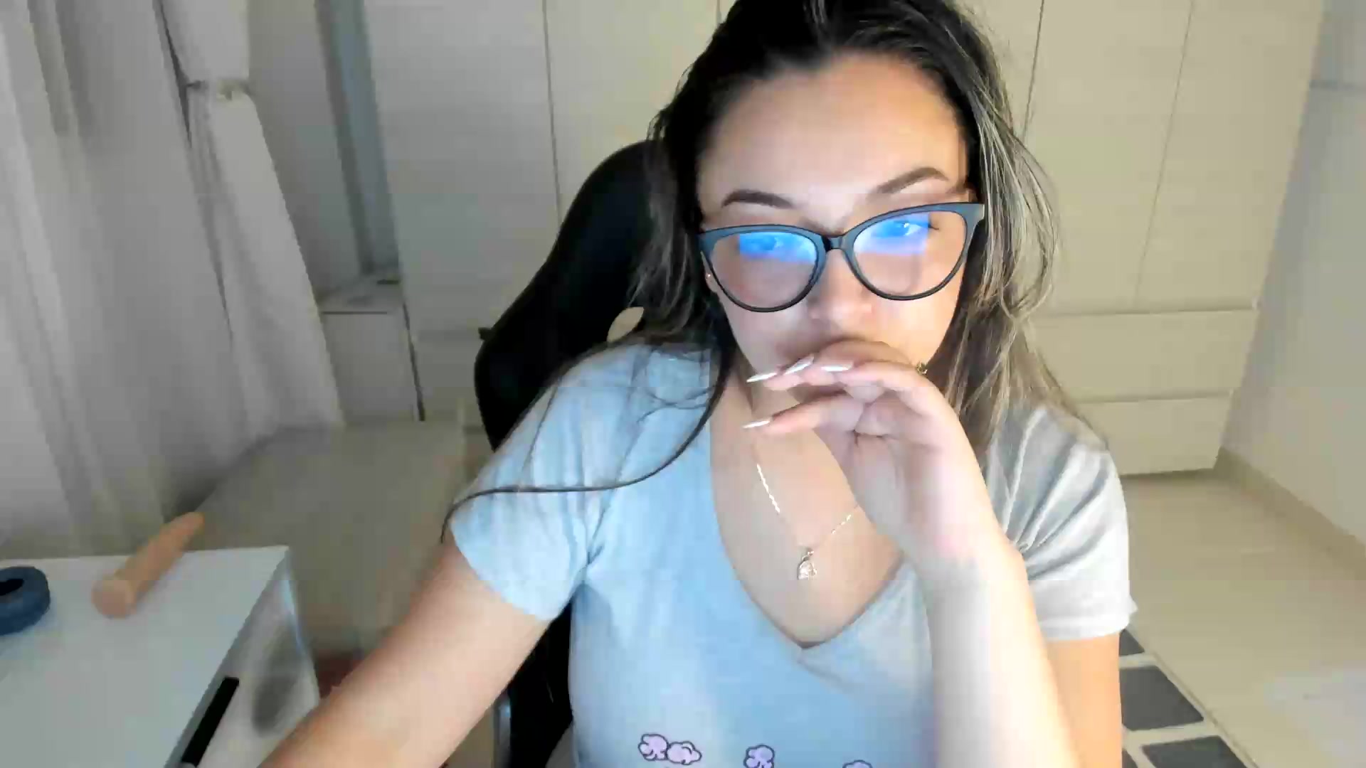 Gallery image thumbnail from Angel98_'s myfreecams stream on, 08/31/2026, 03:17 image 17 of 20