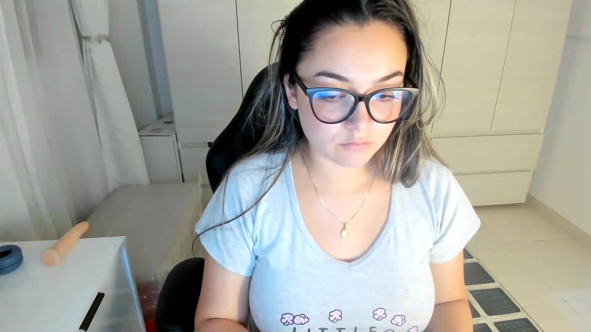 Gallery image thumbnail from Angel98_'s myfreecams stream on, 08/31/2026, 03:17 image 16 of 20