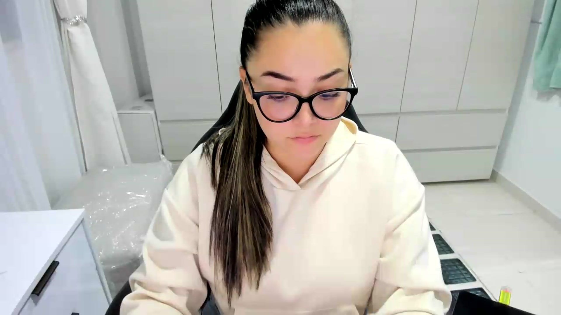 Gallery image thumbnail from Angel98_'s myfreecams stream on, 09/08/2026, 01:21 image 15 of 20