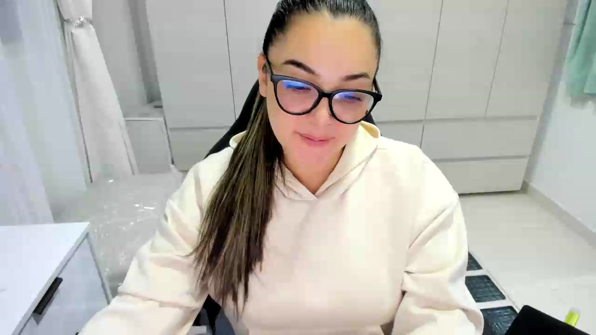 Gallery image thumbnail from Angel98_'s myfreecams stream on, 09/08/2026, 01:21 image 2 of 20