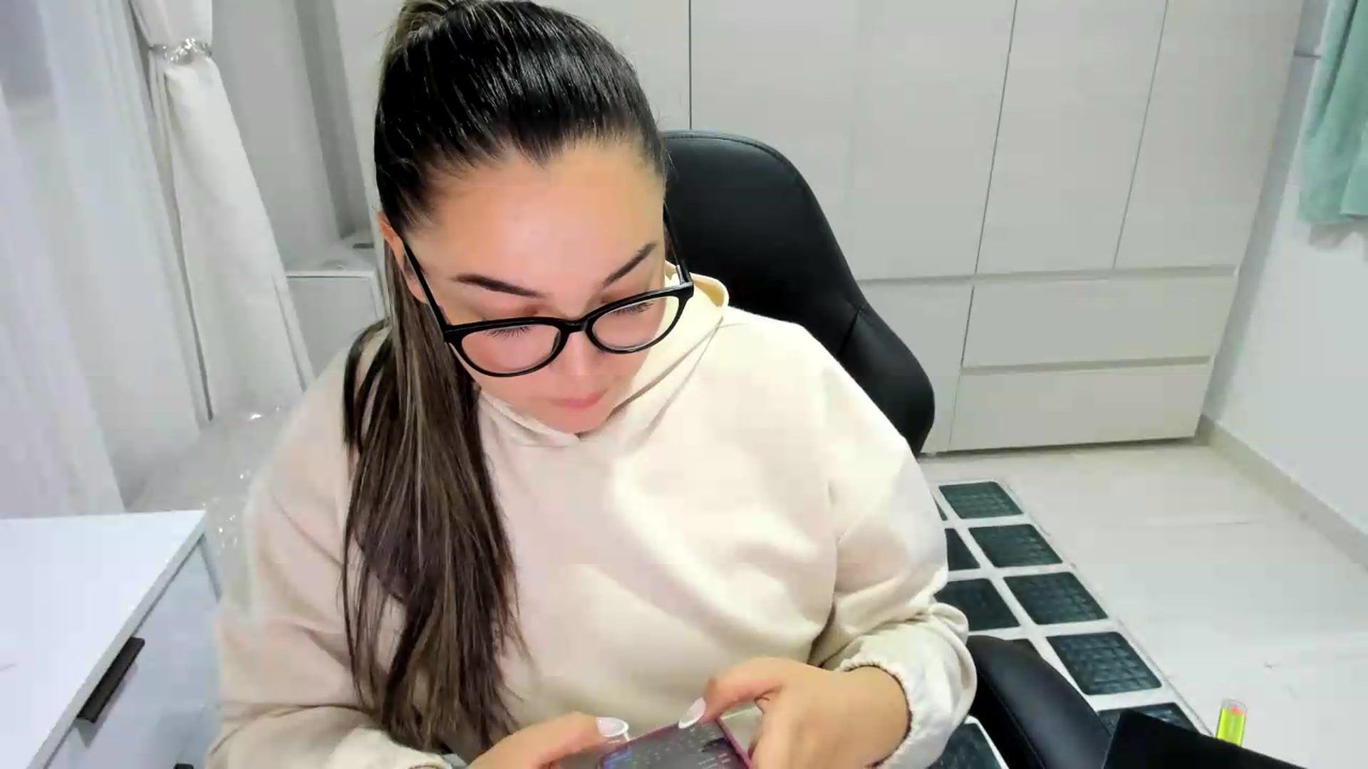 Gallery image thumbnail from Angel98_'s myfreecams stream on, 09/08/2026, 01:21 image 19 of 20