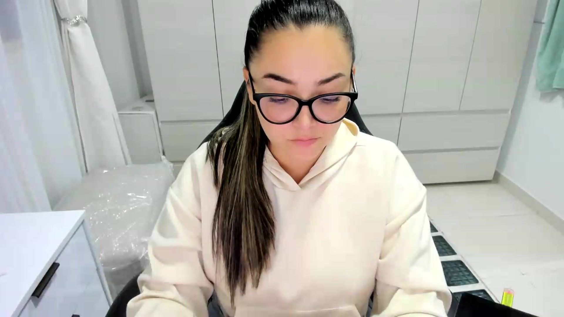 Gallery image thumbnail from Angel98_'s myfreecams stream on, 09/08/2026, 01:21 image 14 of 20