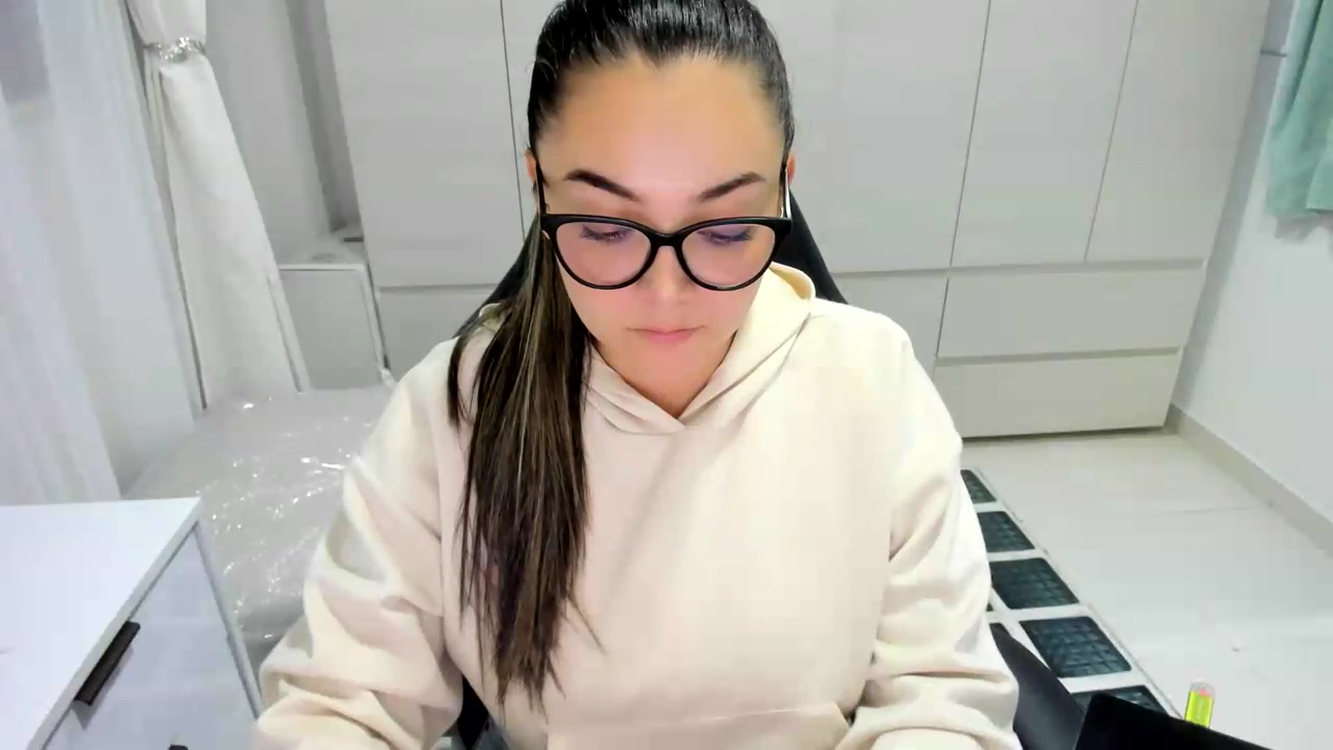 Gallery image thumbnail from Angel98_'s myfreecams stream on, 09/08/2026, 01:21 image 20 of 20