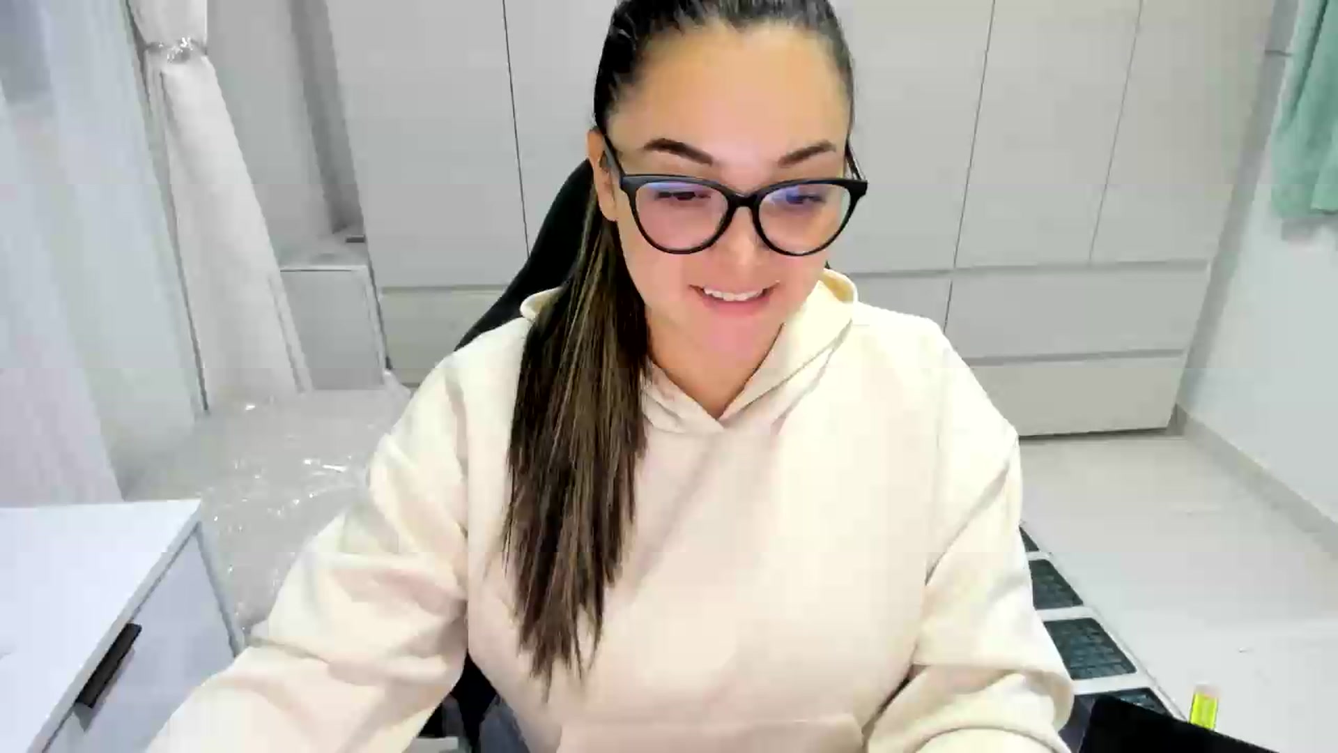 Gallery image thumbnail from Angel98_'s myfreecams stream on, 09/08/2026, 01:21 image 3 of 20