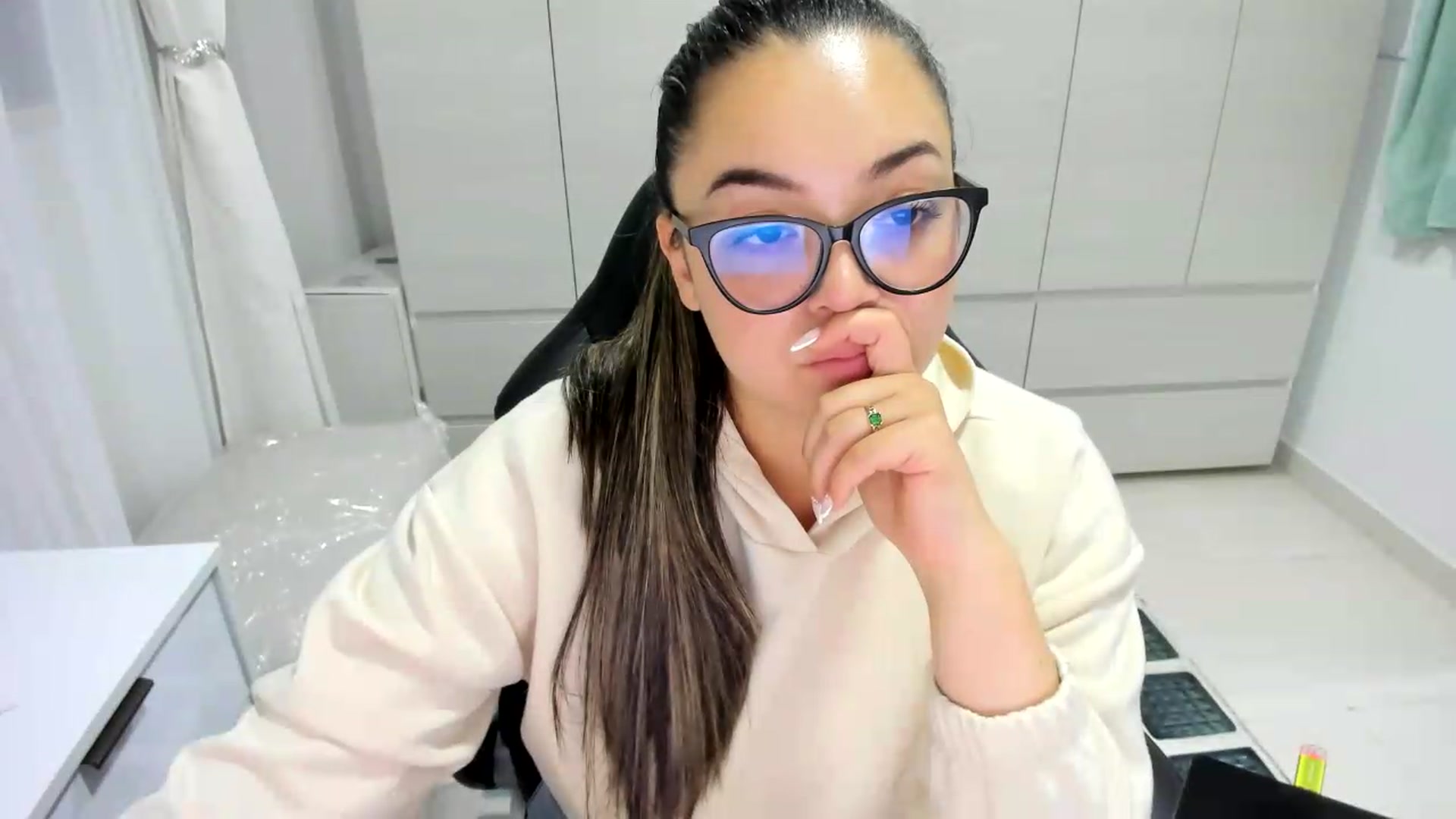 Gallery image thumbnail from Angel98_'s myfreecams stream on, 09/08/2026, 01:21 image 13 of 20
