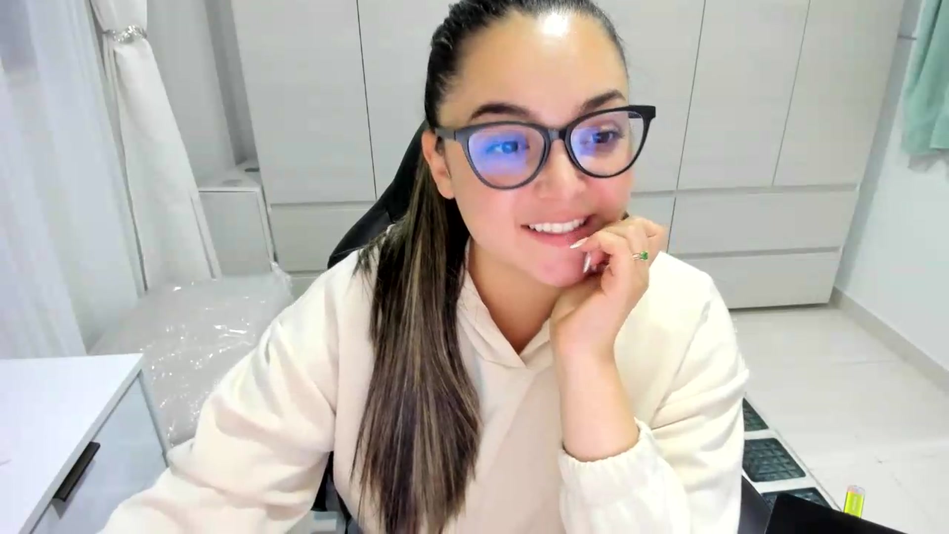 Gallery image thumbnail from Angel98_'s myfreecams stream on, 09/08/2026, 01:21 image 16 of 20