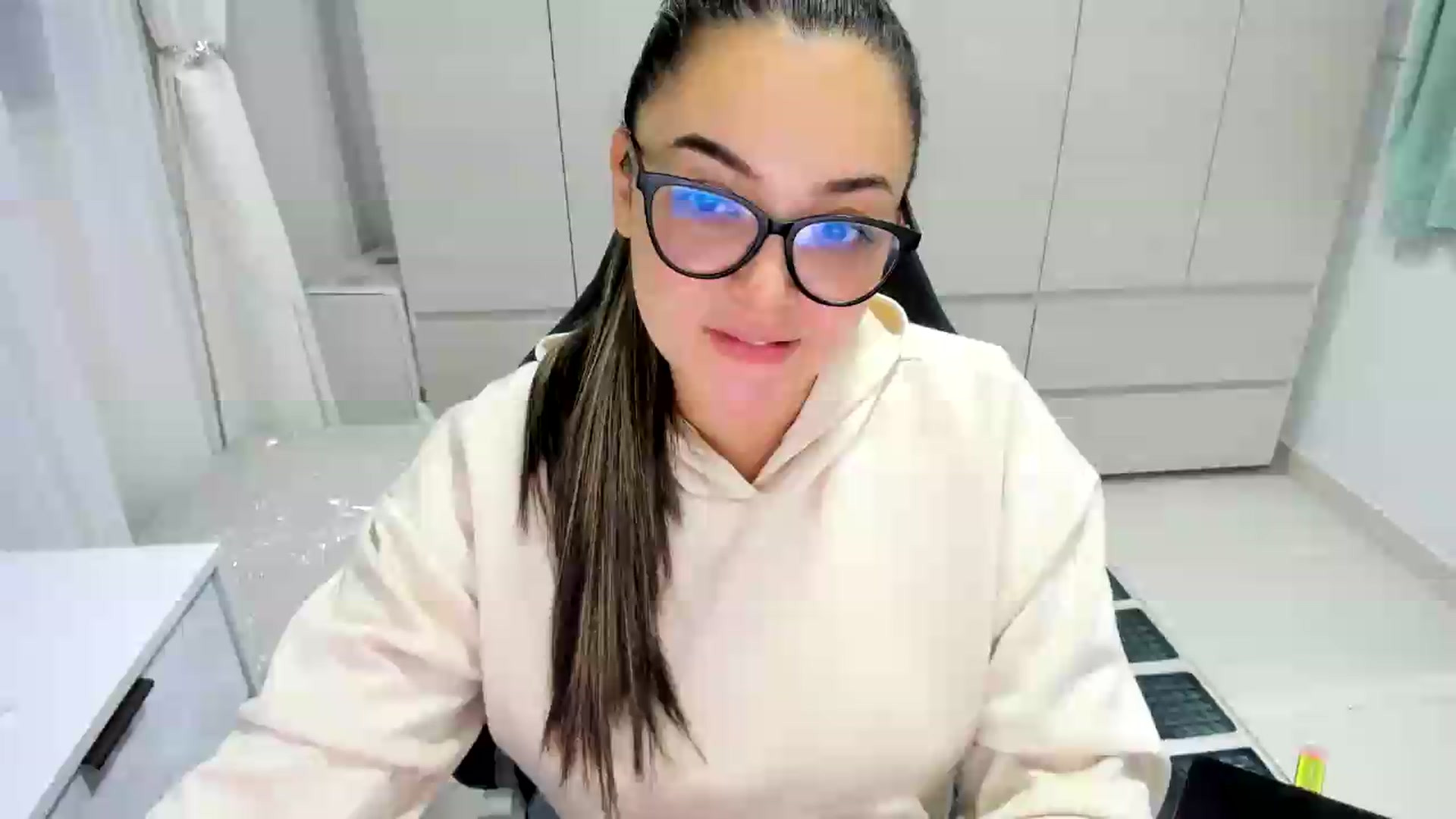 Gallery image thumbnail from Angel98_'s myfreecams stream on, 09/08/2026, 01:21 image 5 of 20