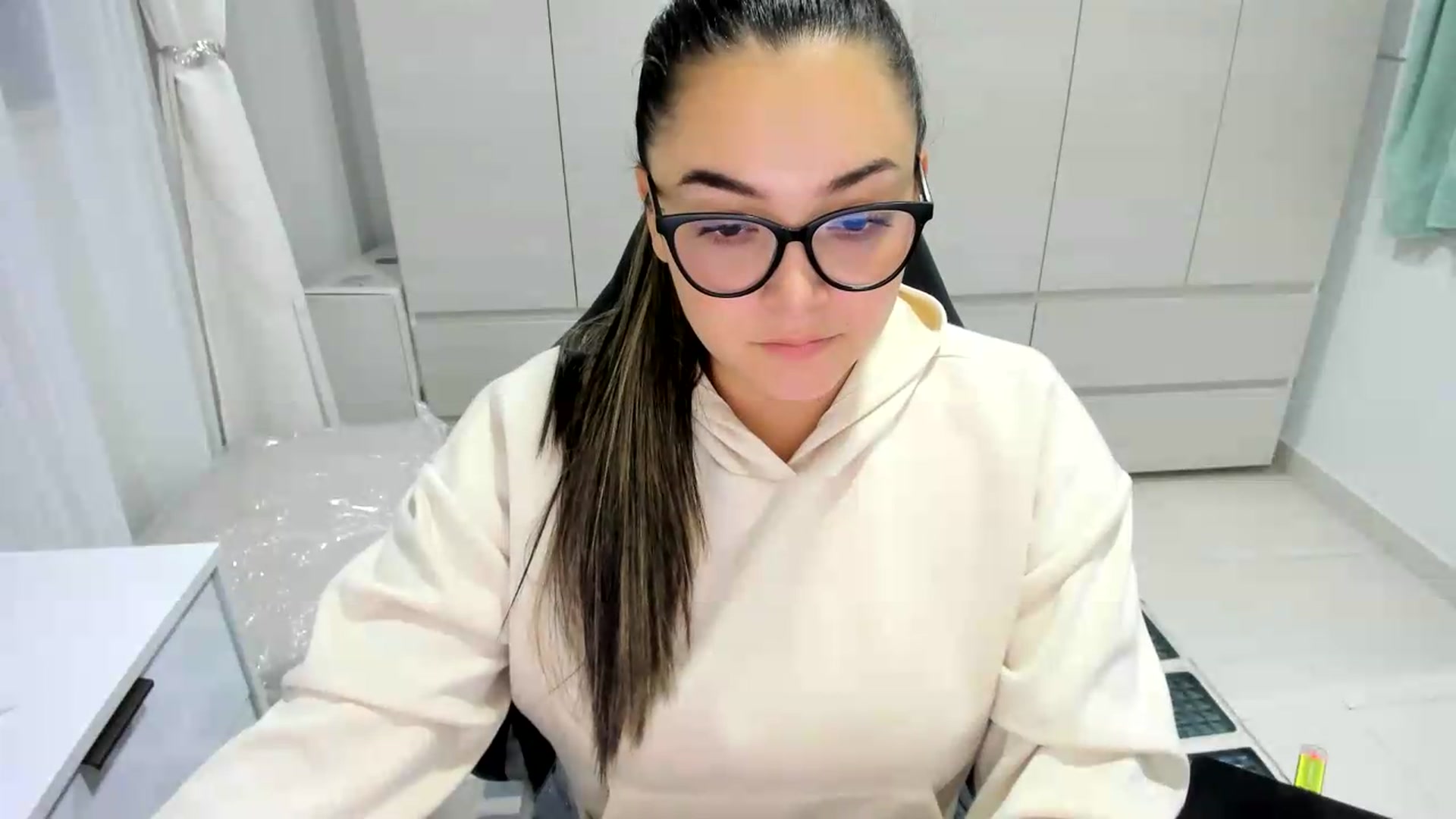 Gallery image thumbnail from Angel98_'s myfreecams stream on, 09/08/2026, 01:21 image 9 of 20