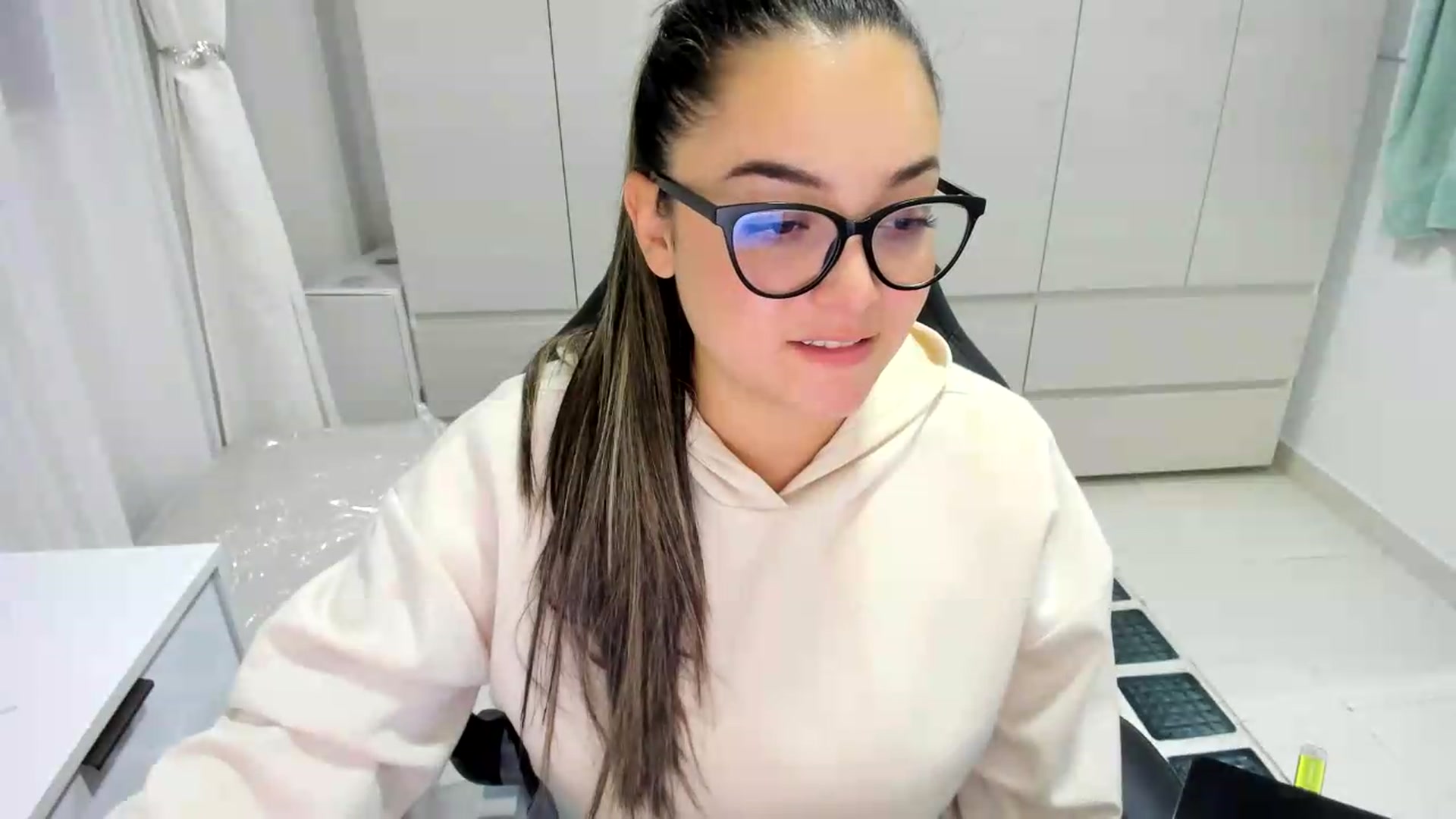 Gallery image thumbnail from Angel98_'s myfreecams stream on, 09/08/2026, 01:21 image 17 of 20