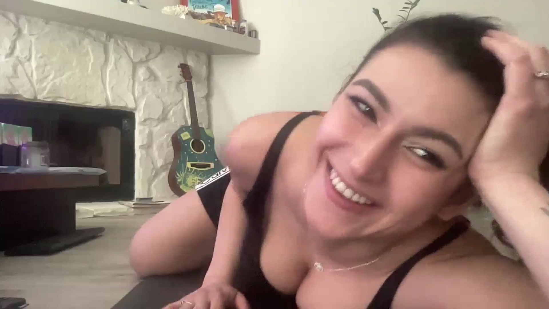 Gallery image thumbnail from Angel999's myfreecams stream on, 12/31/2023, 21:57 image 10 of 20