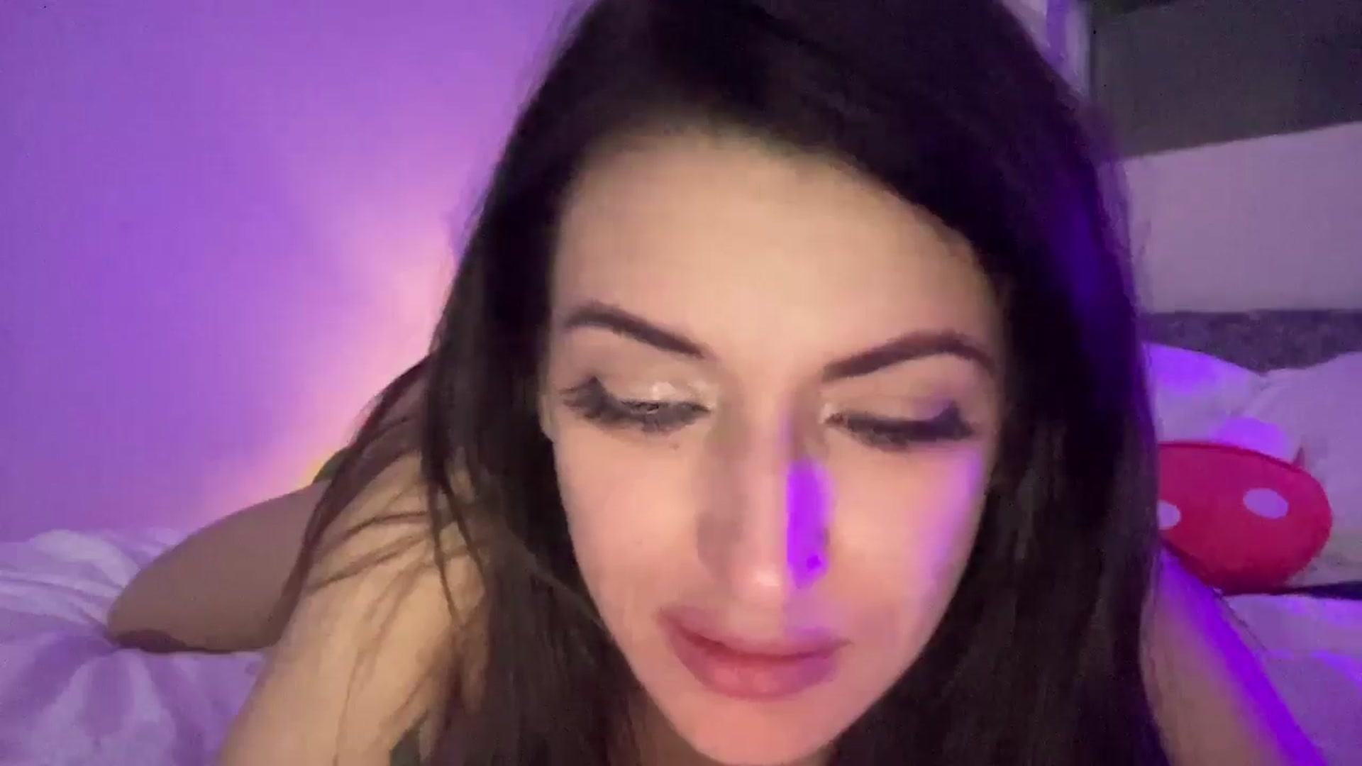 Gallery image thumbnail from Angel999's myfreecams stream on, 12/31/2024, 08:10 image 18 of 20