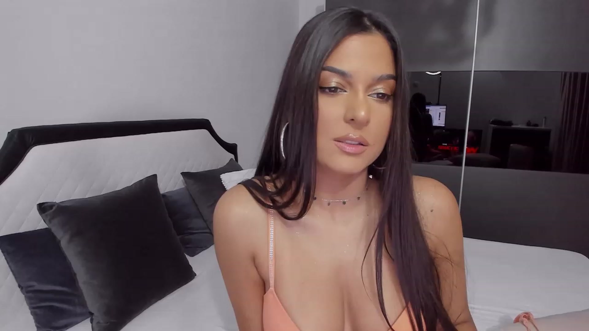 Gallery image thumbnail from AngelBaby__'s myfreecams stream on, 11/26/2022, 14:18 image 15 of 20