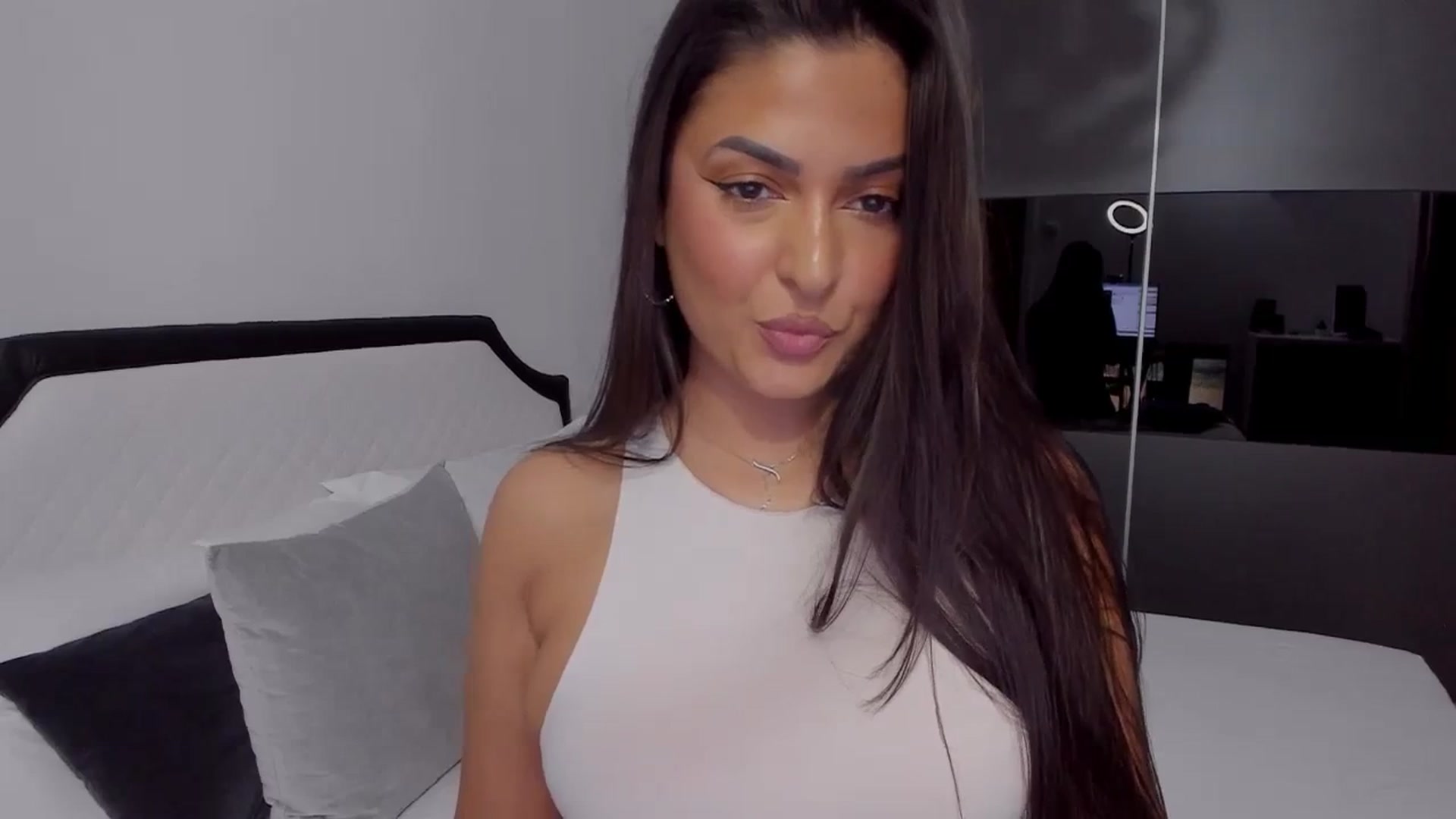 Gallery image thumbnail from AngelBaby__'s myfreecams stream on, 04/12/2024, 13:51 image 5 of 20
