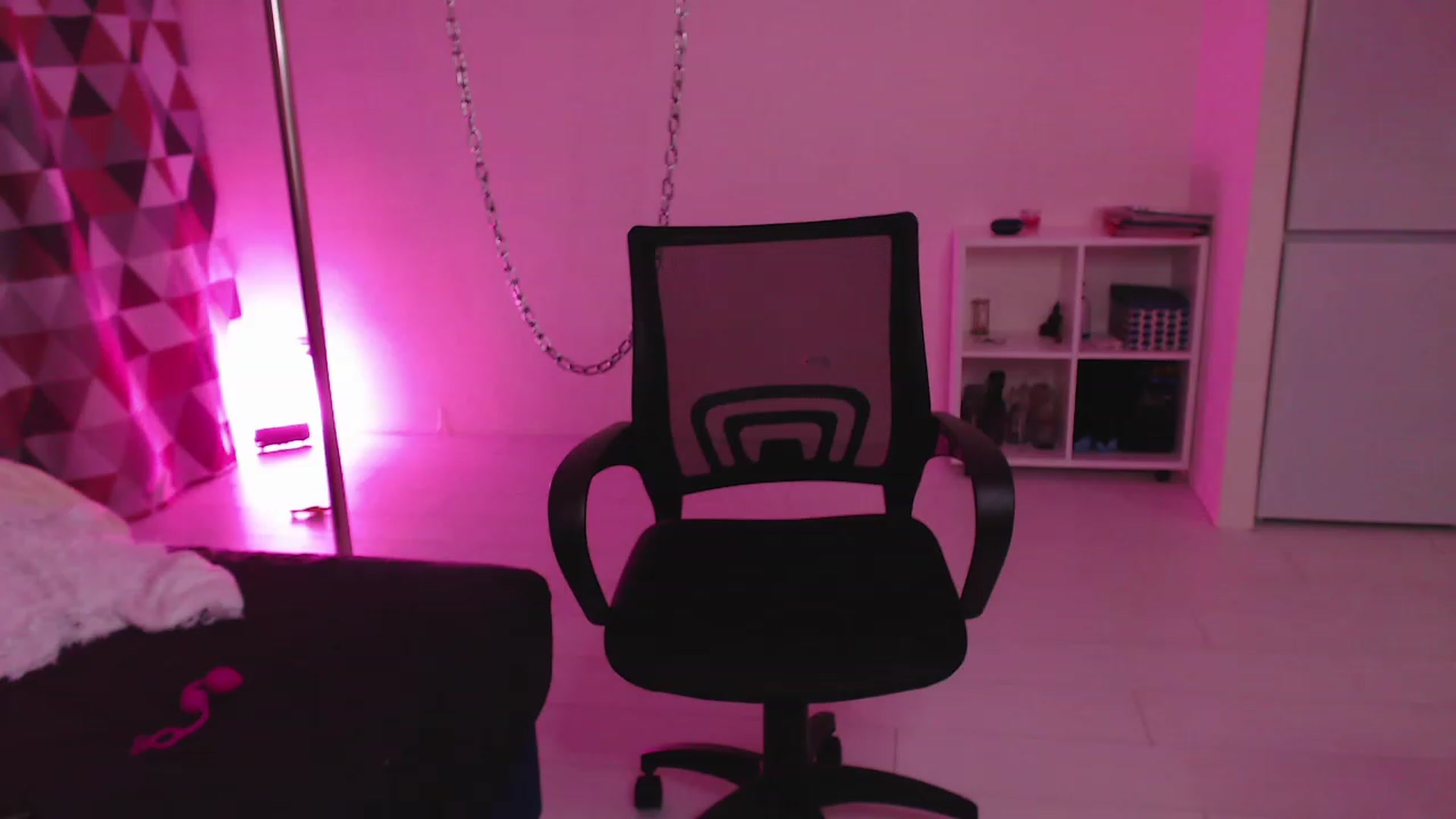 Gallery image thumbnail from AngelBelfire's myfreecams stream on, 11/16/2022, 07:53 image 4 of 20