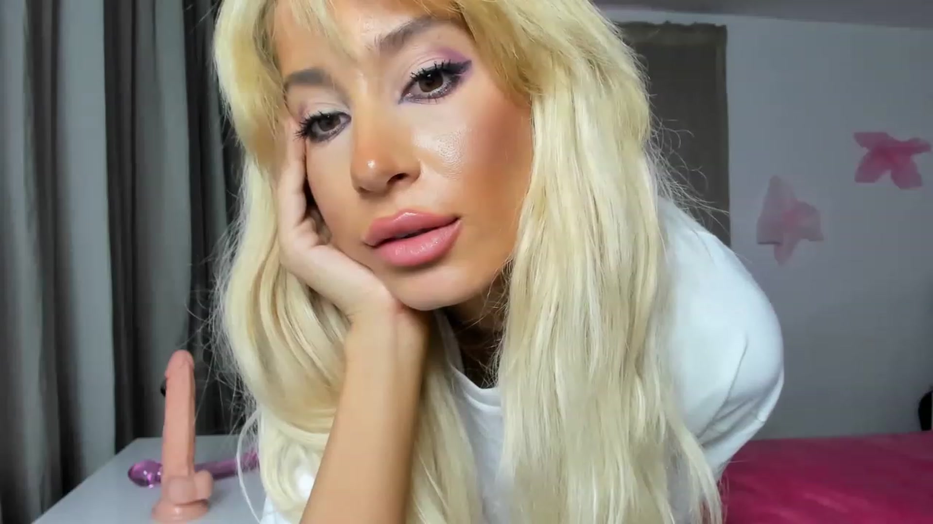 Gallery image thumbnail from AngelEnergyC's myfreecams stream on, 11/17/2022, 06:49 image 10 of 20