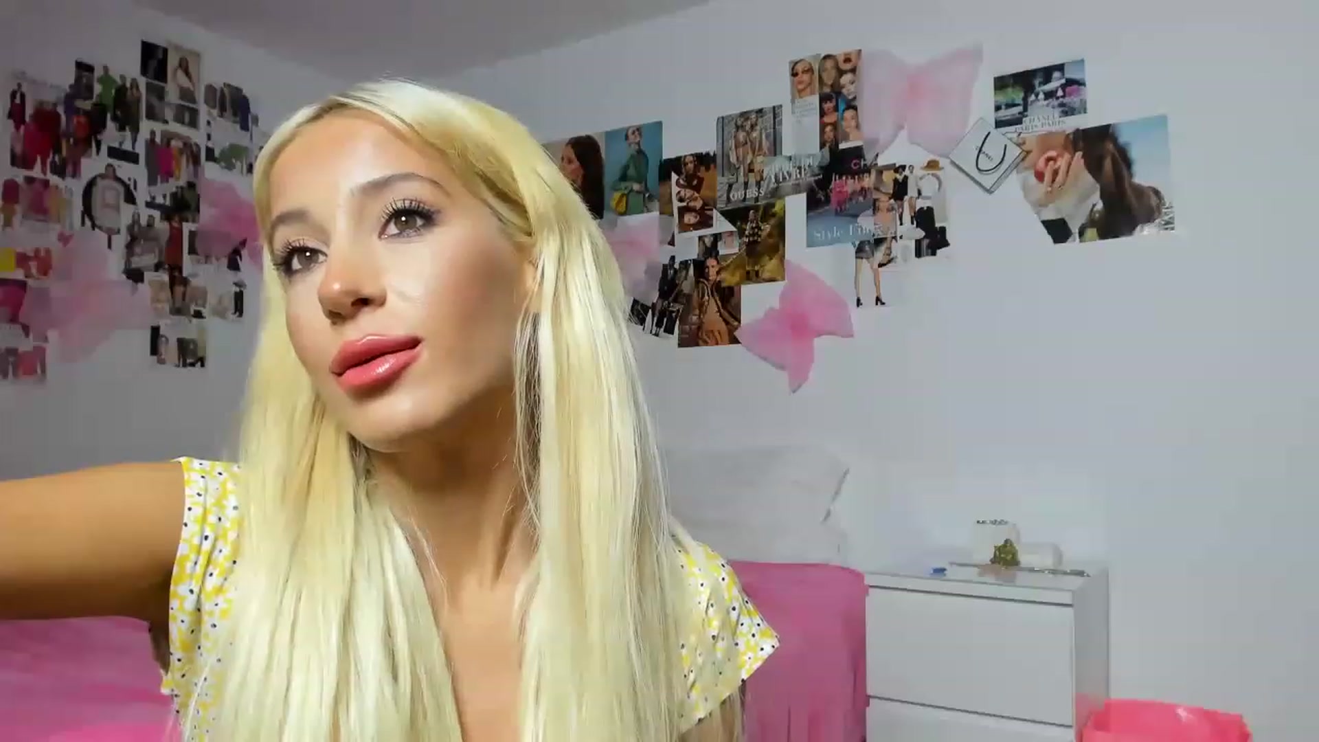 Gallery image thumbnail from AngelEnergyC's myfreecams stream on, 11/23/2022, 17:07 image 6 of 20