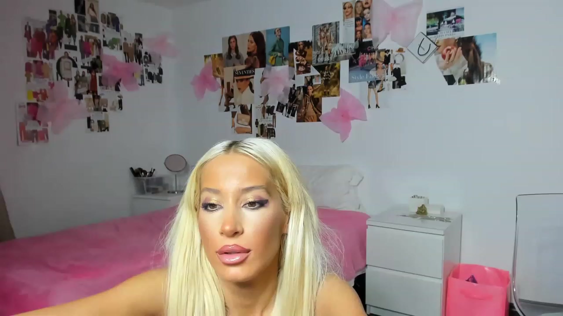 Gallery image thumbnail from AngelEnergyC's myfreecams stream on, 11/25/2022, 20:57 image 13 of 20