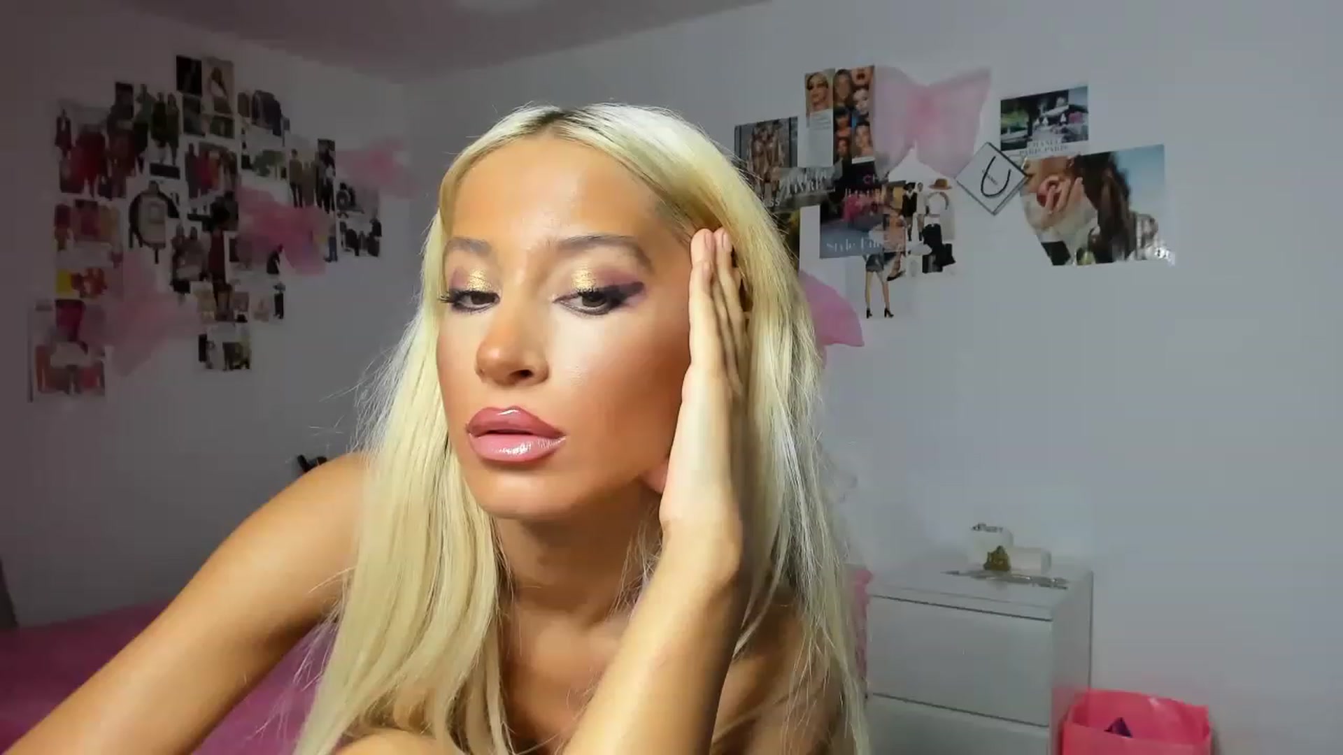 Gallery image thumbnail from AngelEnergyC's myfreecams stream on, 11/25/2022, 20:57 image 18 of 20