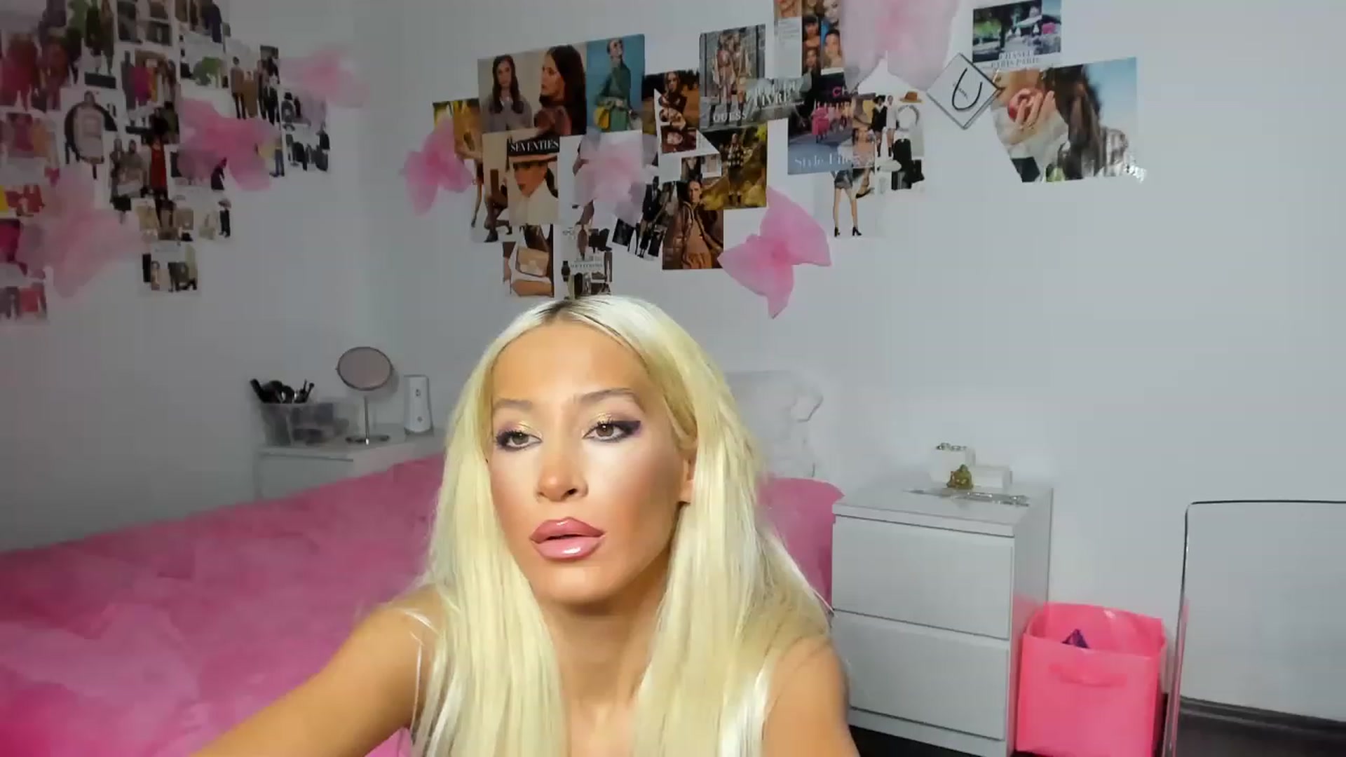 Gallery image thumbnail from AngelEnergyC's myfreecams stream on, 11/25/2022, 20:57 image 2 of 20