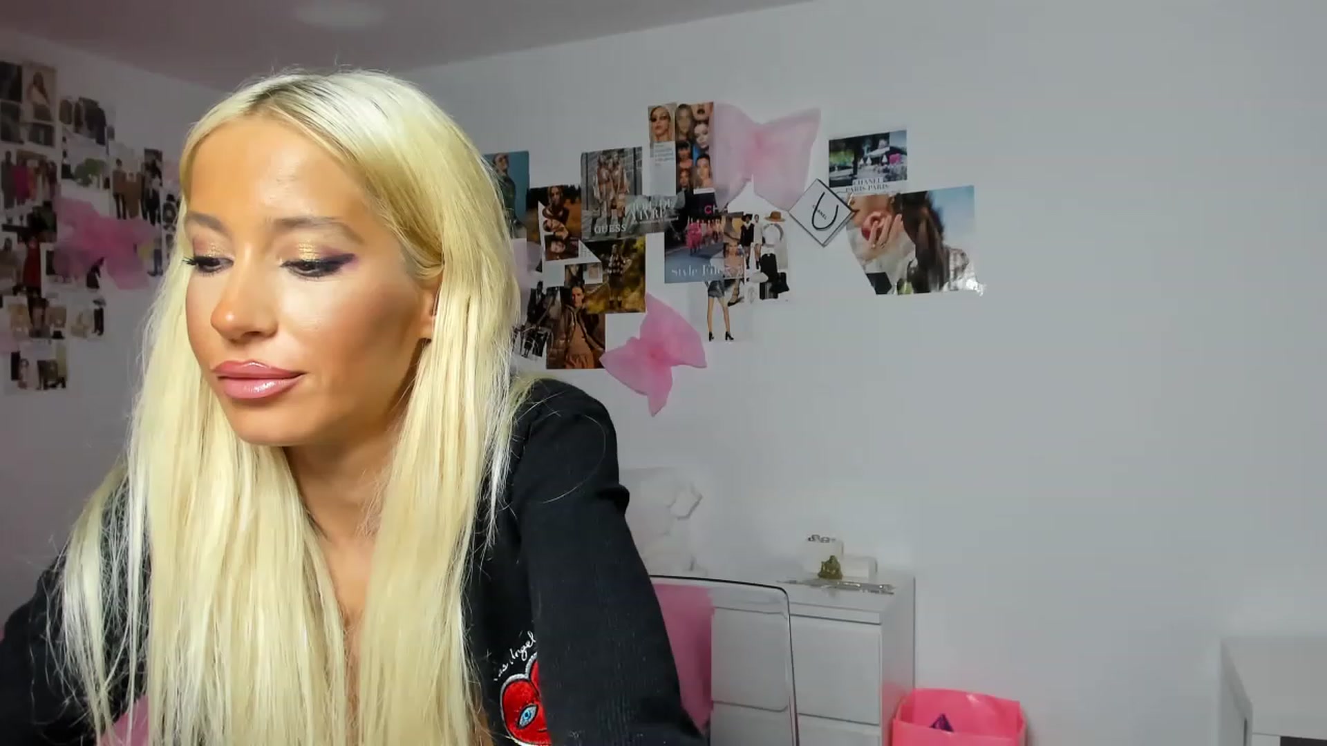 Gallery image thumbnail from AngelEnergyC's myfreecams stream on, 11/26/2022, 24:40 image 11 of 20