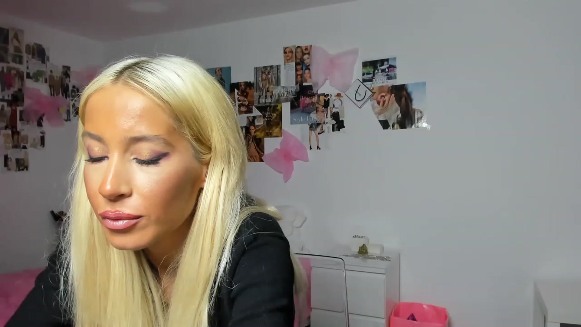 Gallery image thumbnail from AngelEnergyC's myfreecams stream on, 11/26/2022, 24:40 image 9 of 20