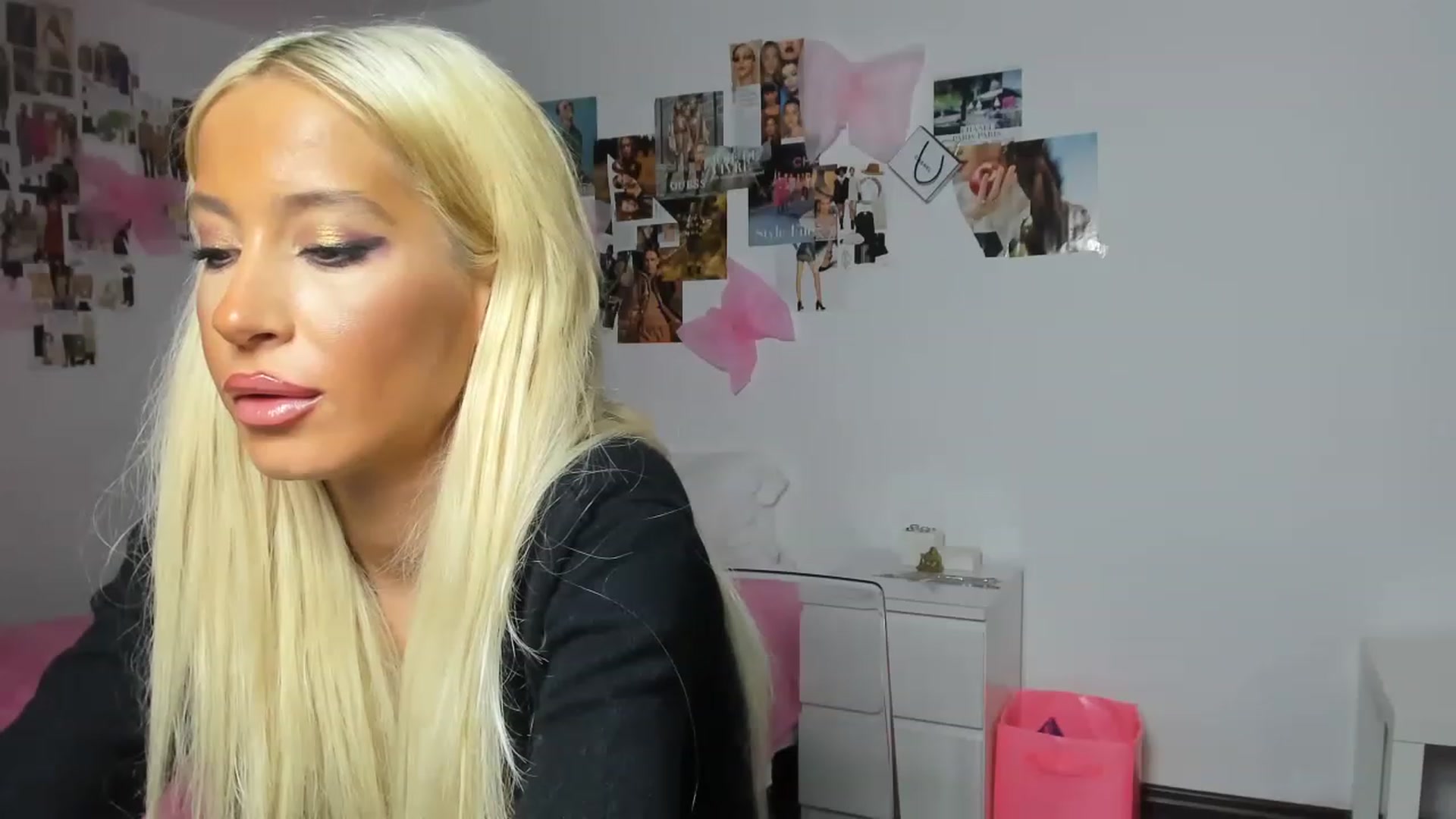 Gallery image thumbnail from AngelEnergyC's myfreecams stream on, 11/26/2022, 24:40 image 4 of 20