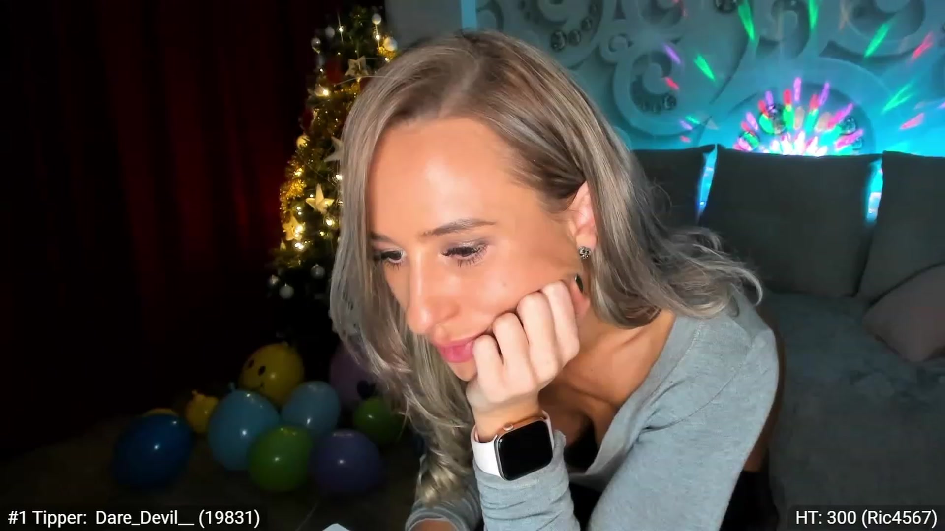 Gallery image thumbnail from AngelForDemon's myfreecams stream on, 12/19/2022, 21:32 image 15 of 20