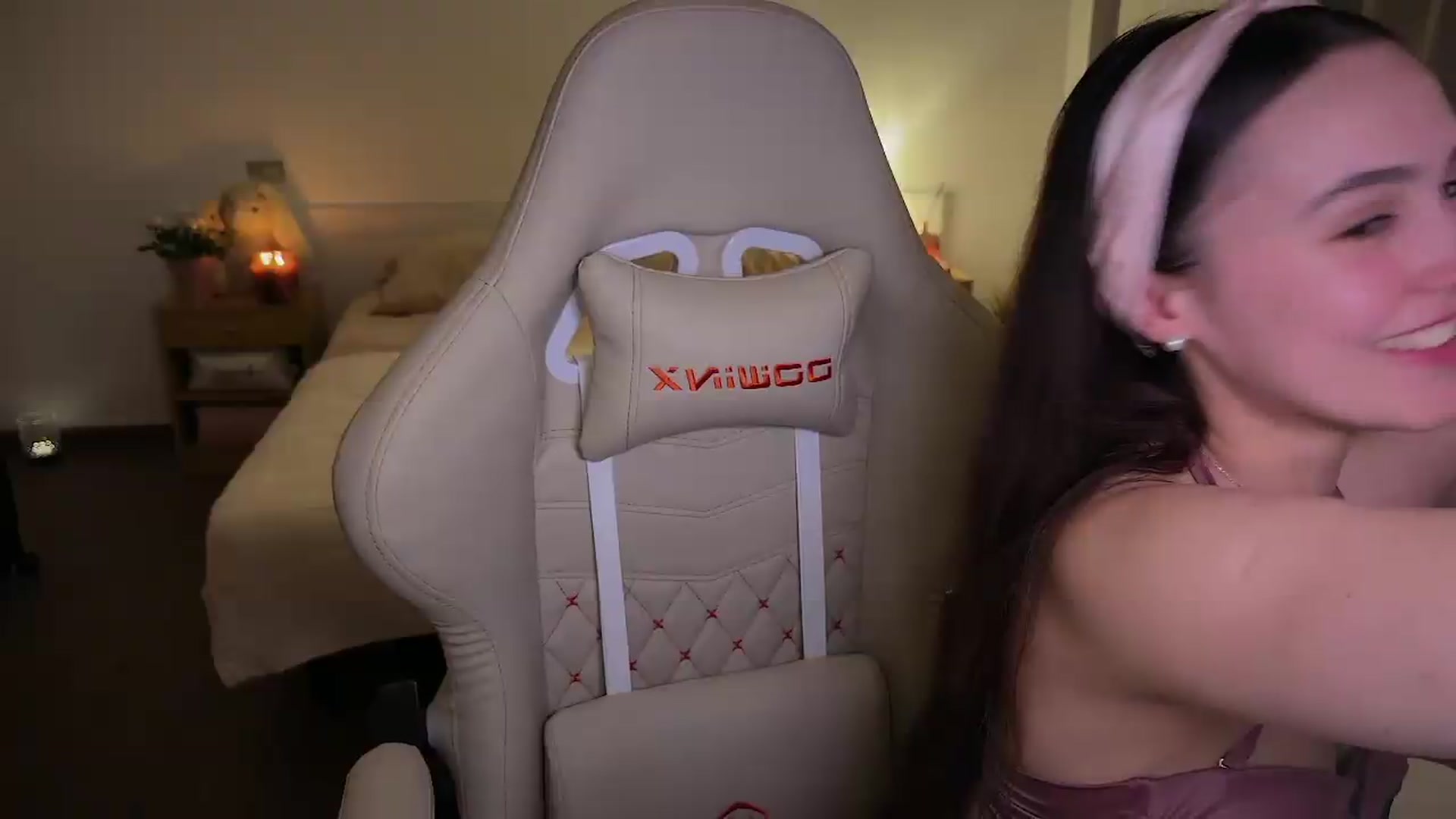 Gallery image thumbnail from AngelIsland's myfreecams stream on, 06/20/2026, 22:23 image 16 of 20