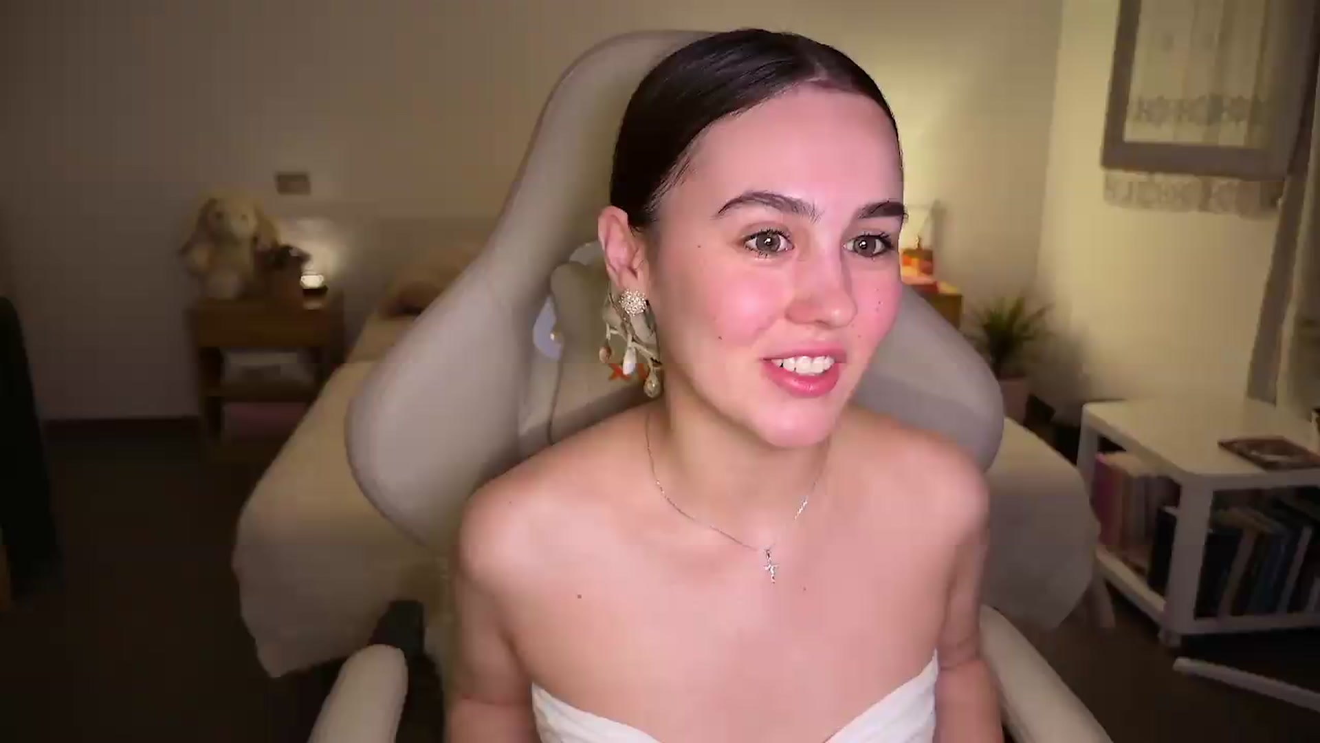Gallery image thumbnail from AngelIsland's myfreecams stream on, 06/27/2026, 21:49 image 8 of 20