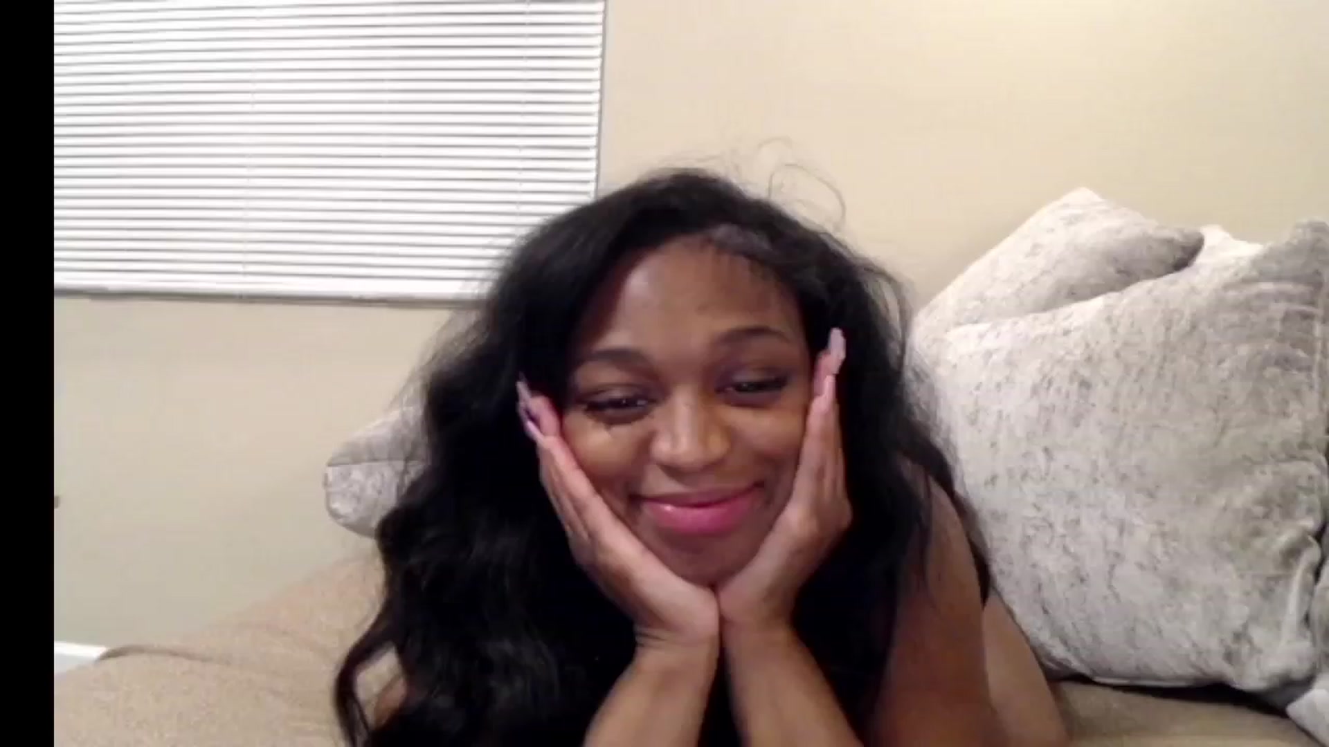 Gallery image thumbnail from AngelJazmin's myfreecams stream on, 12/28/2023, 24:14 image 18 of 20