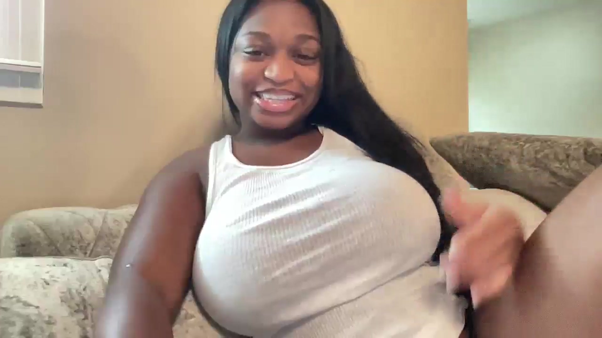 Gallery image thumbnail from AngelJazmin's myfreecams stream on, 08/23/2025, 17:32 image 8 of 20