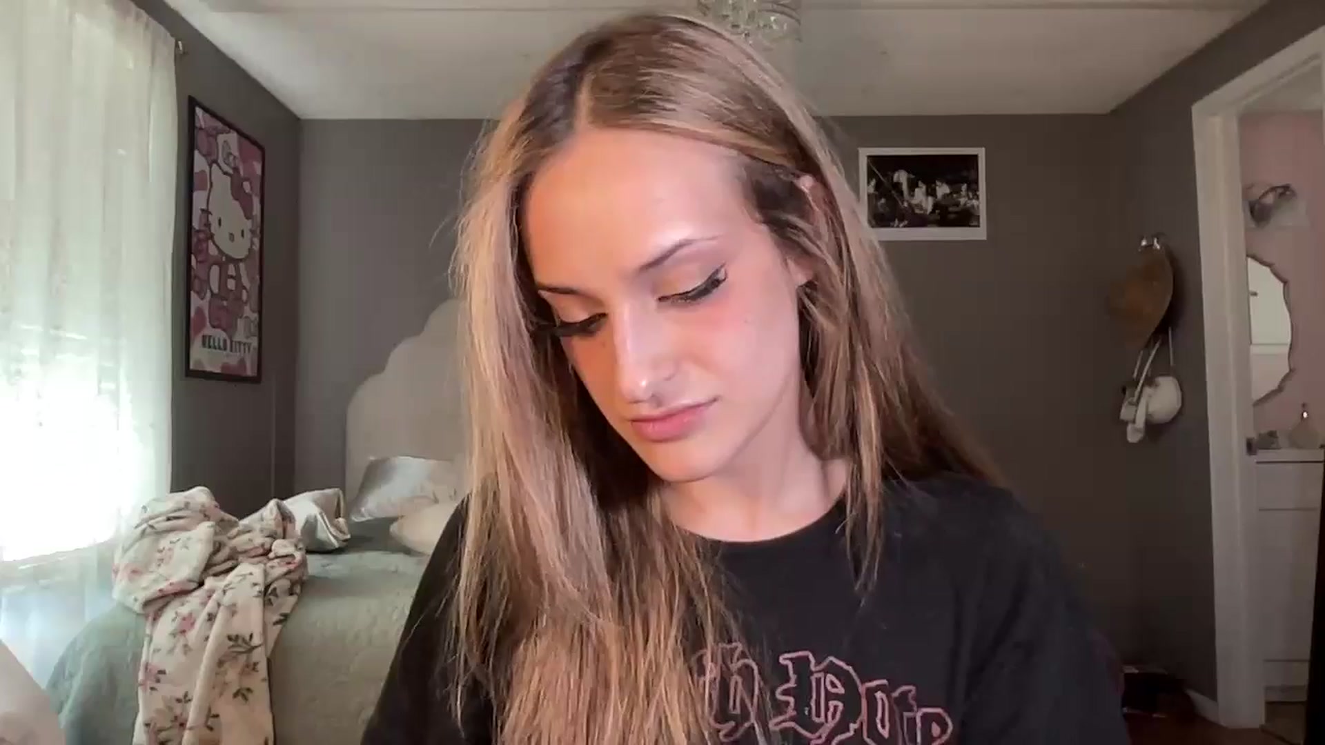 Gallery image thumbnail from AngelLily777's myfreecams stream on, 06/26/2024, 19:06 image 14 of 20