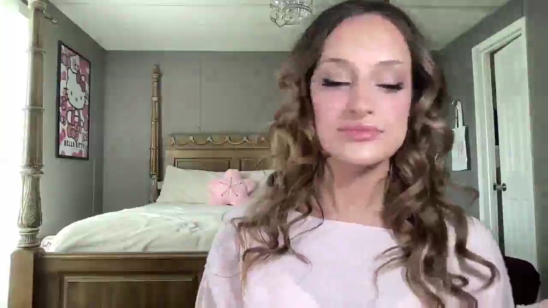 Gallery image thumbnail from AngelLily777's myfreecams stream on, 05/14/2025, 19:12 image 12 of 20