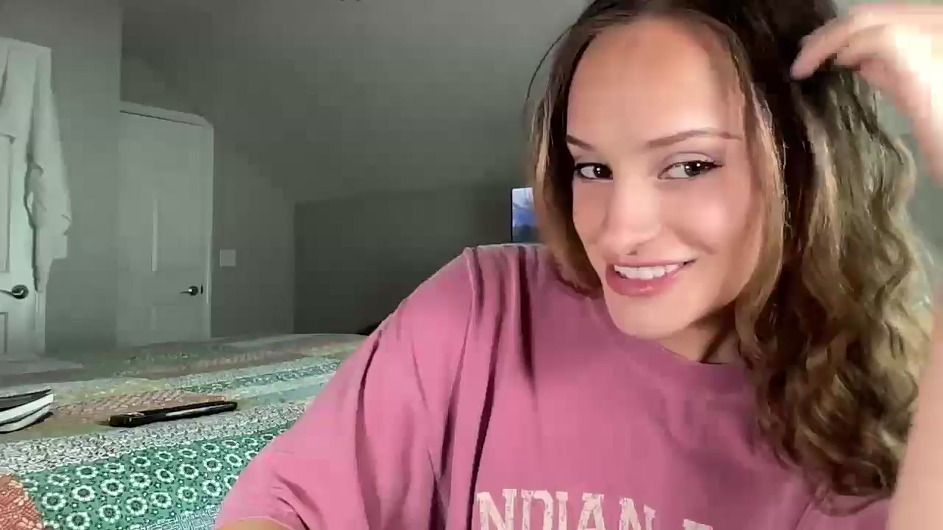 Gallery image thumbnail from AngelLily777's myfreecams stream on, 05/30/2025, 19:03 image 14 of 20