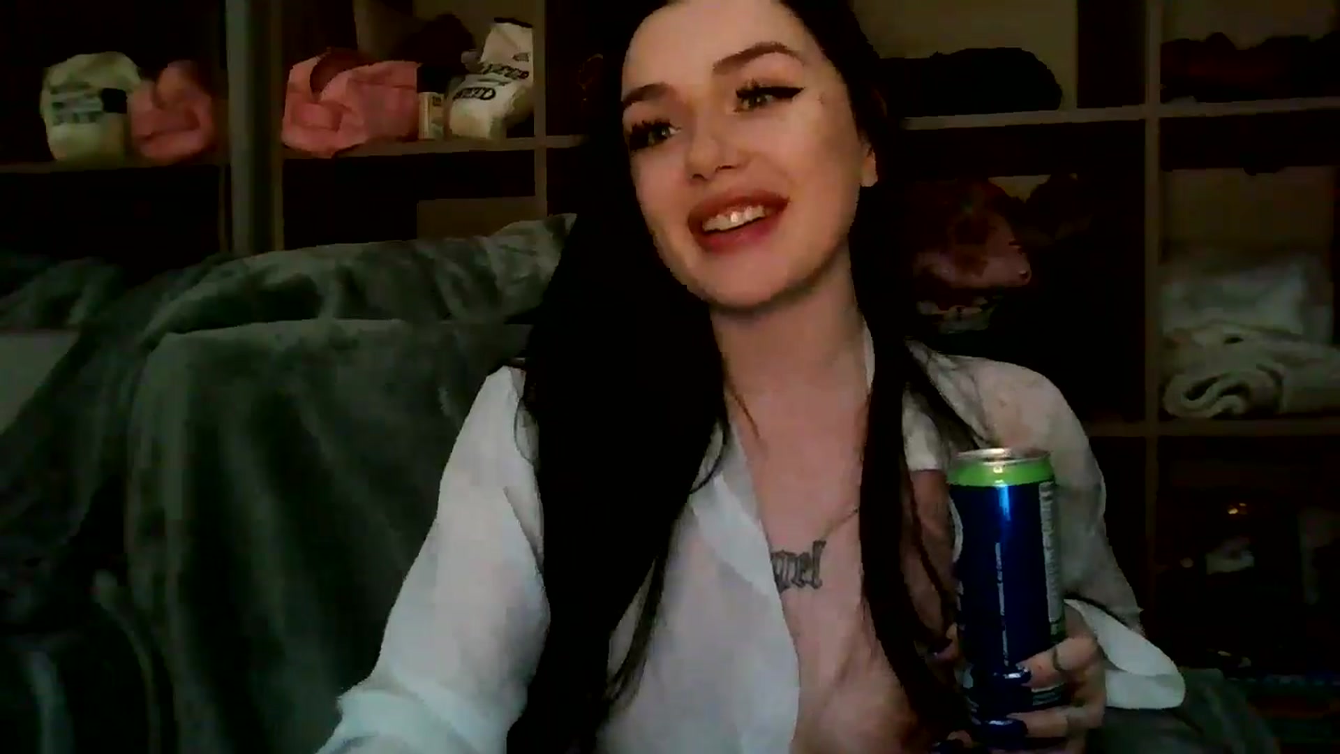 Gallery image thumbnail from AngelLips321's myfreecams stream on, 02/01/2025, 21:06 image 3 of 20