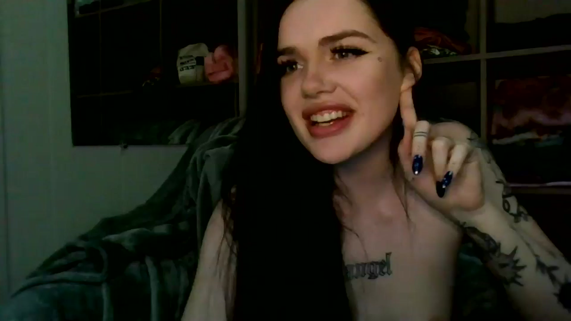 Gallery image thumbnail from AngelLips321's myfreecams stream on, 02/01/2025, 21:06 image 17 of 20