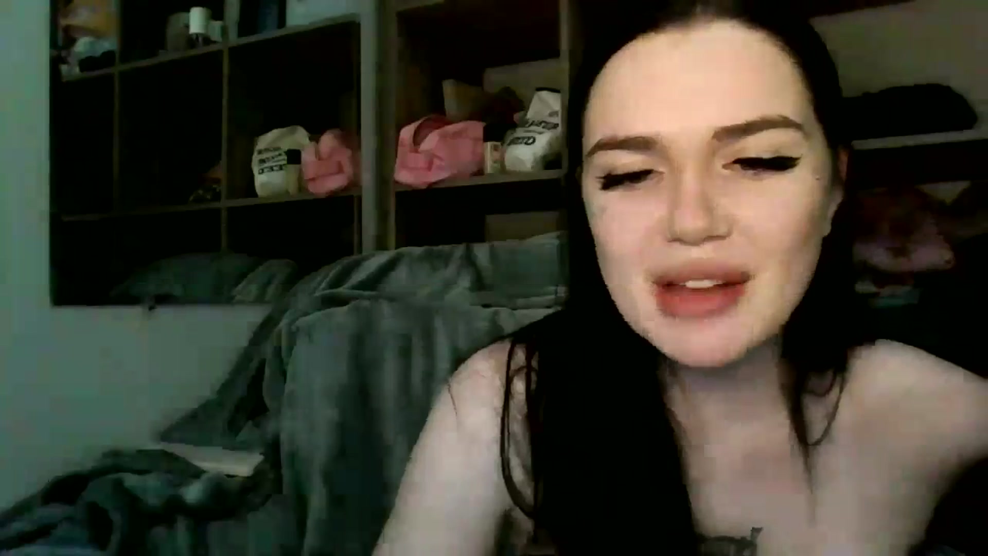 Gallery image thumbnail from AngelLips321's myfreecams stream on, 02/01/2025, 21:06 image 18 of 20
