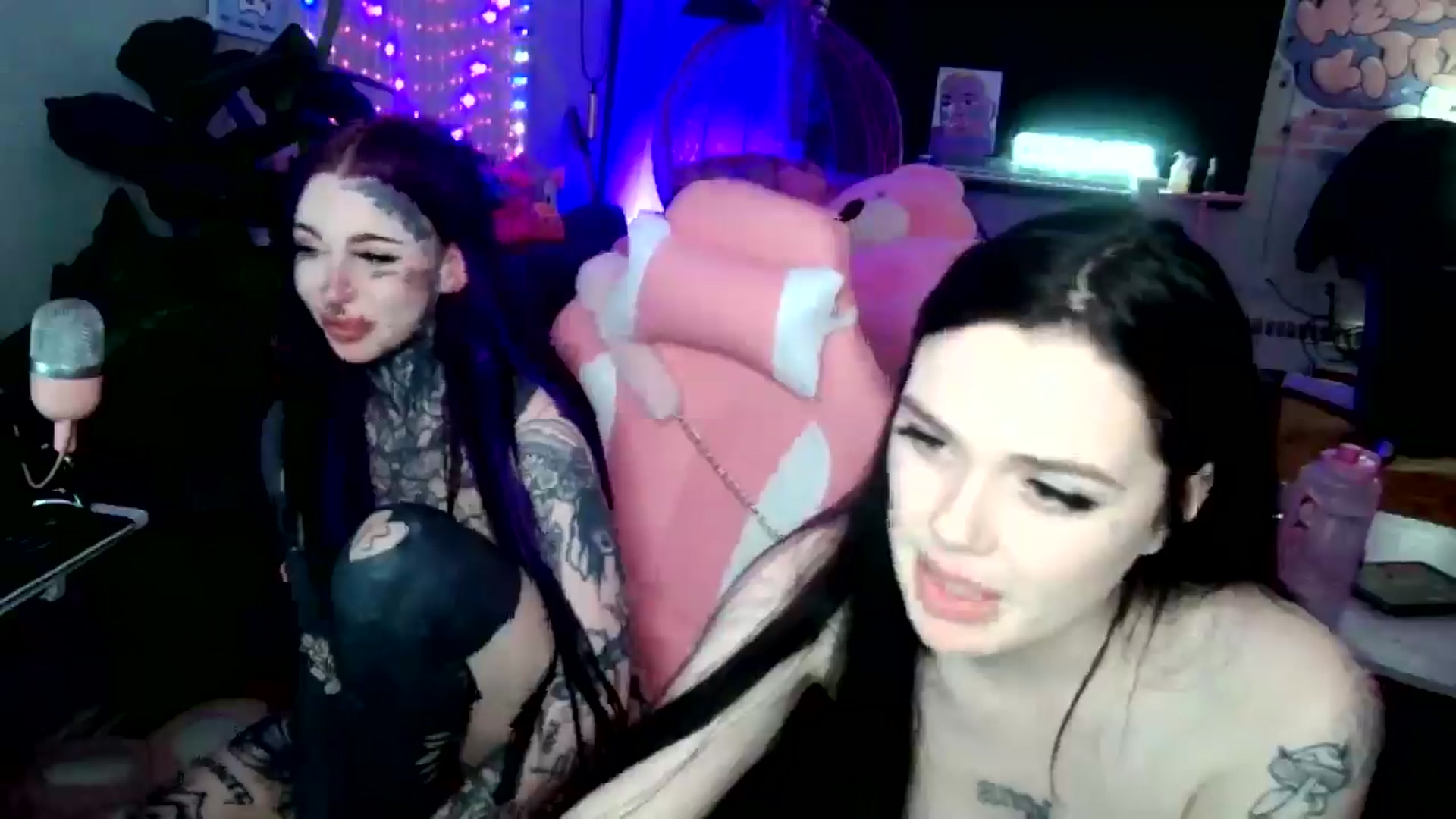 Gallery image thumbnail from AngelLips321's myfreecams stream on, 02/01/2025, 23:41 image 15 of 20