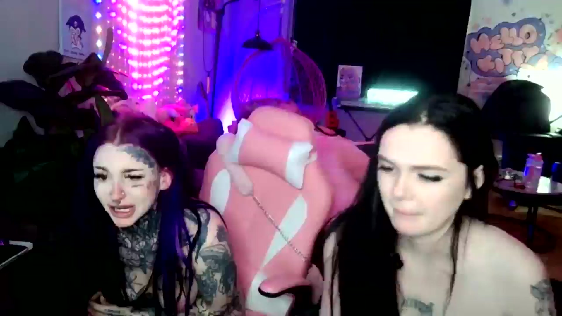 Gallery image thumbnail from AngelLips321's myfreecams stream on, 02/02/2025, 24:16 image 19 of 20
